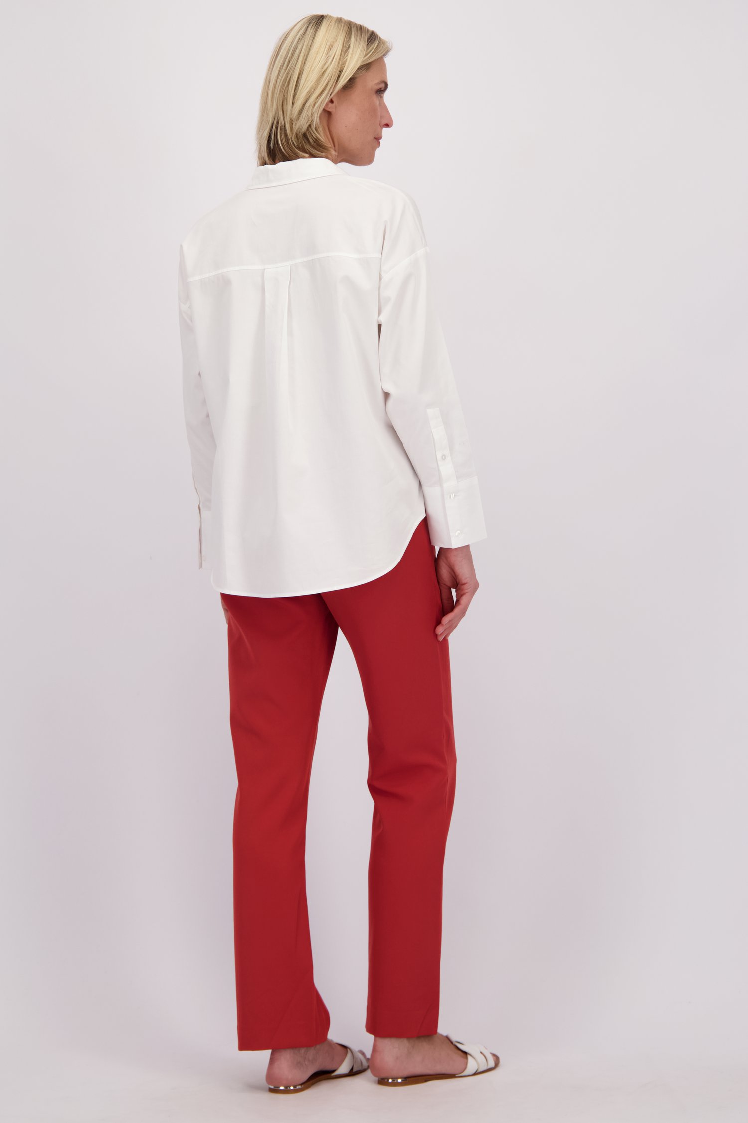 Achterkant van Lange roodbruine broek door Claude Arielle voor Dames