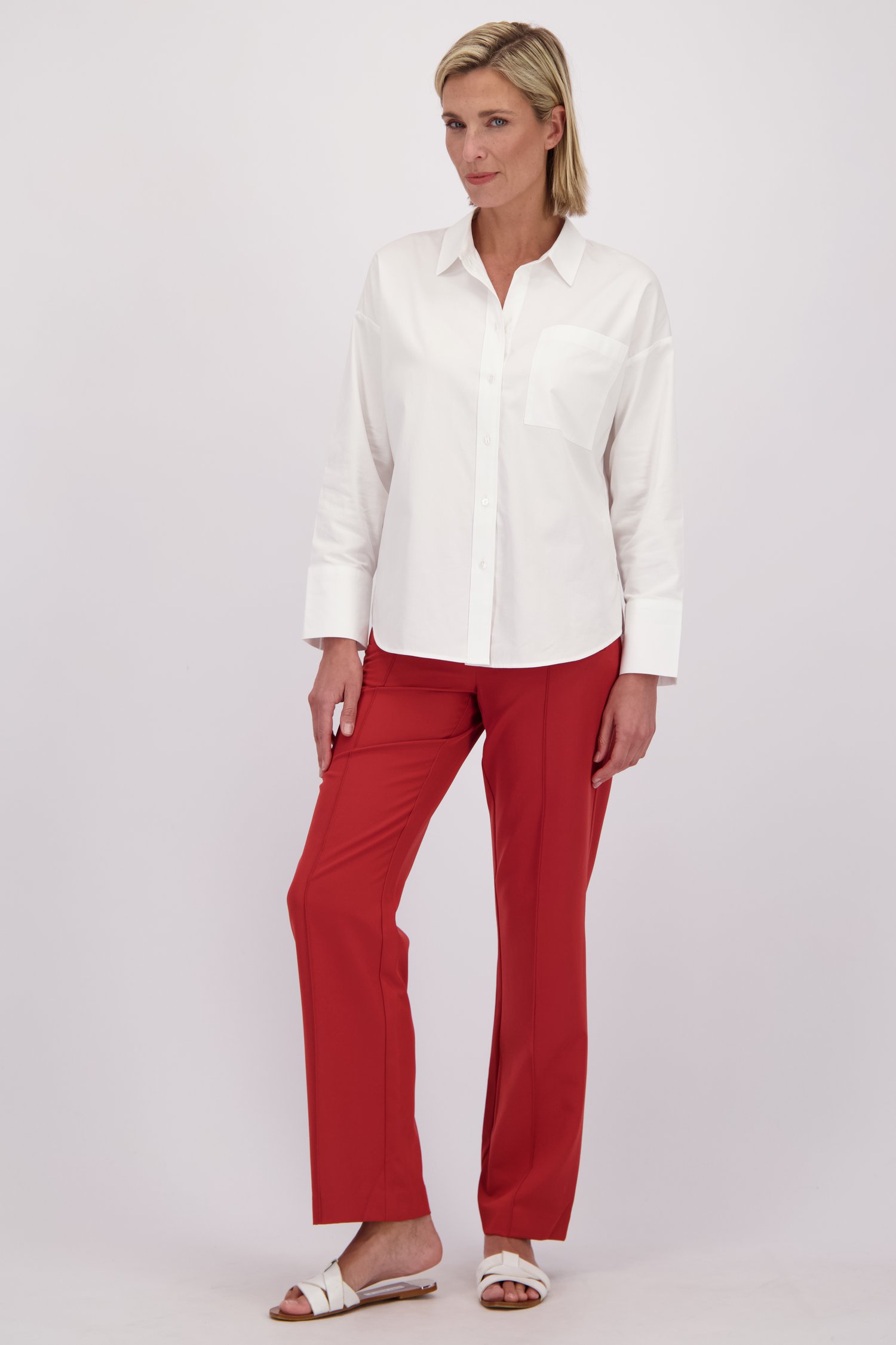 Voorkant van Lange roodbruine broek door Claude Arielle voor Dames