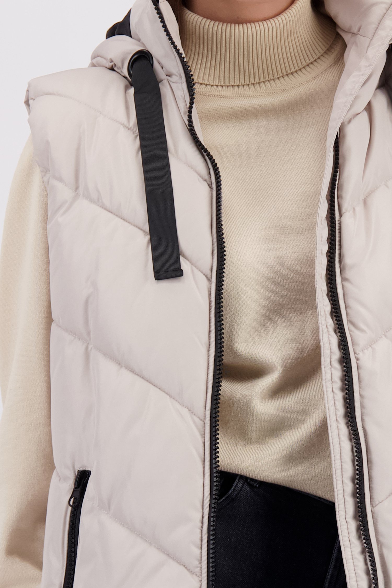 Detail van Lange witte bodywarmer door JDY voor Dames
