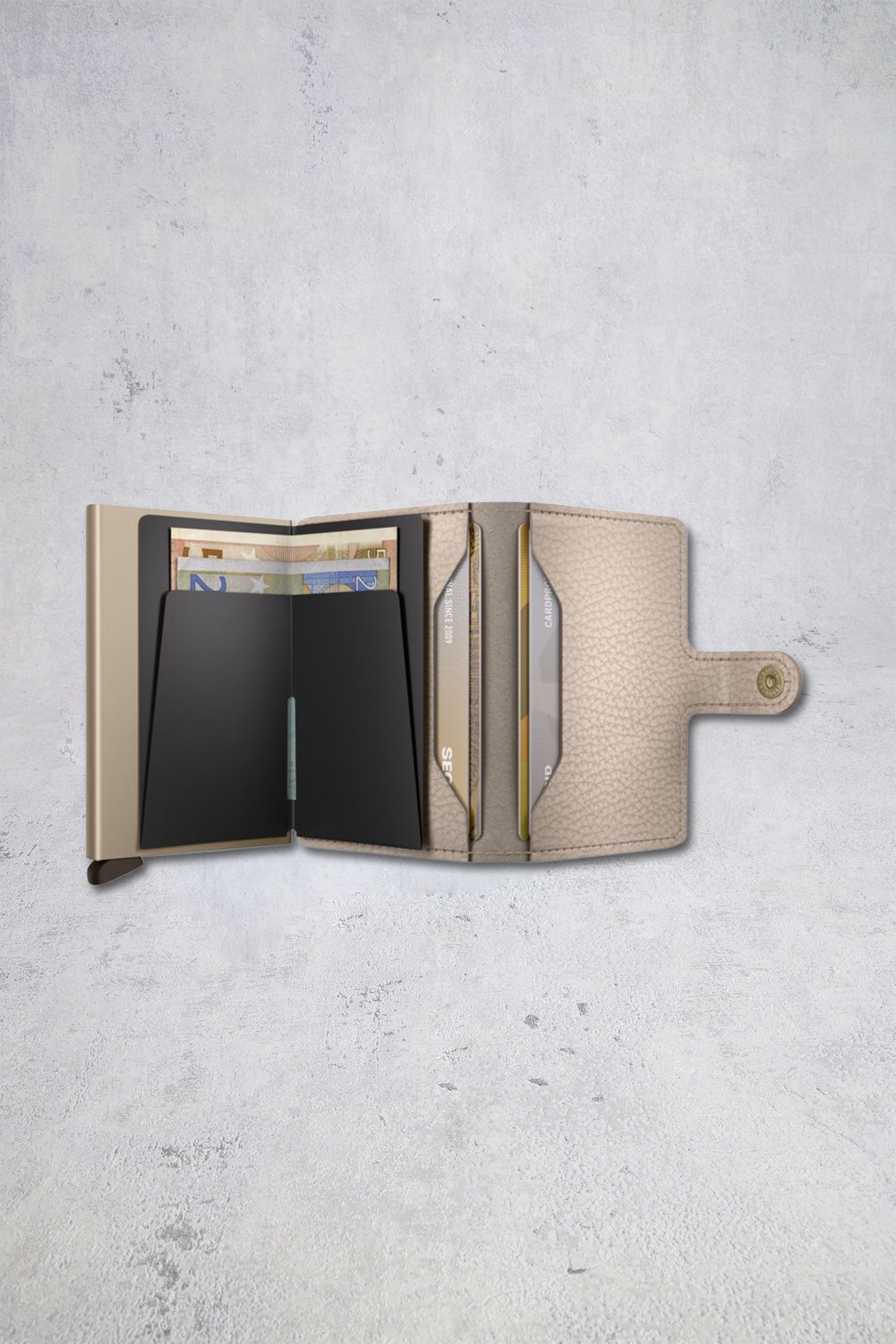 Productfoto 1 van Lichtbeige lederen kaarthouder - Miniwallet Pebble door Secri voor Dames