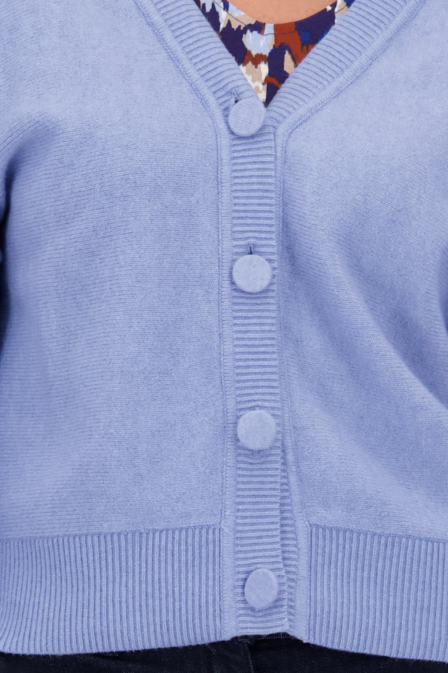 Detail van Lichtblauwe cardigan  door Claude Arielle voor Dames