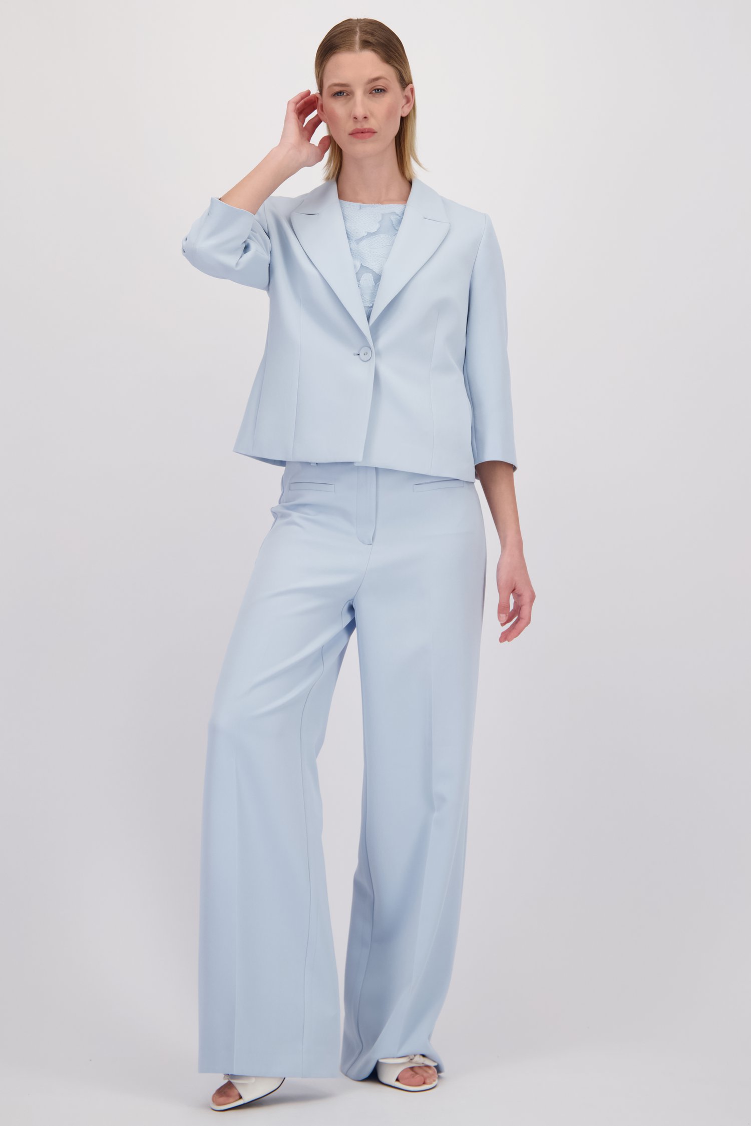 Voorkant van Lichtblauwe geklede broek door More & More voor Dames