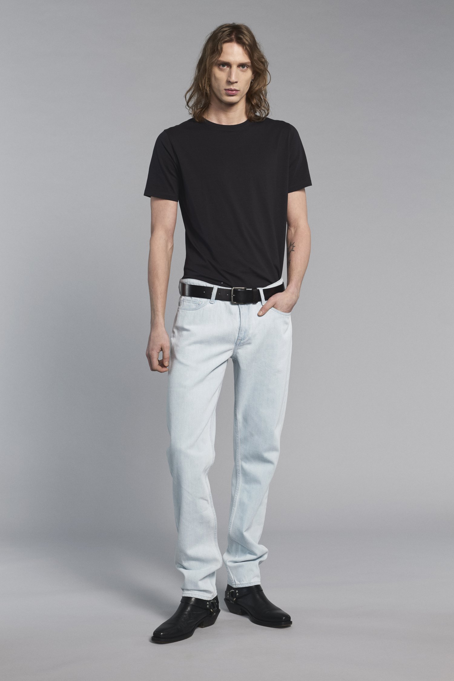 Achterkant van Lichtblauwe jeans - Straight fit – Monroe door Murielle Victorine Scherre voor Heren