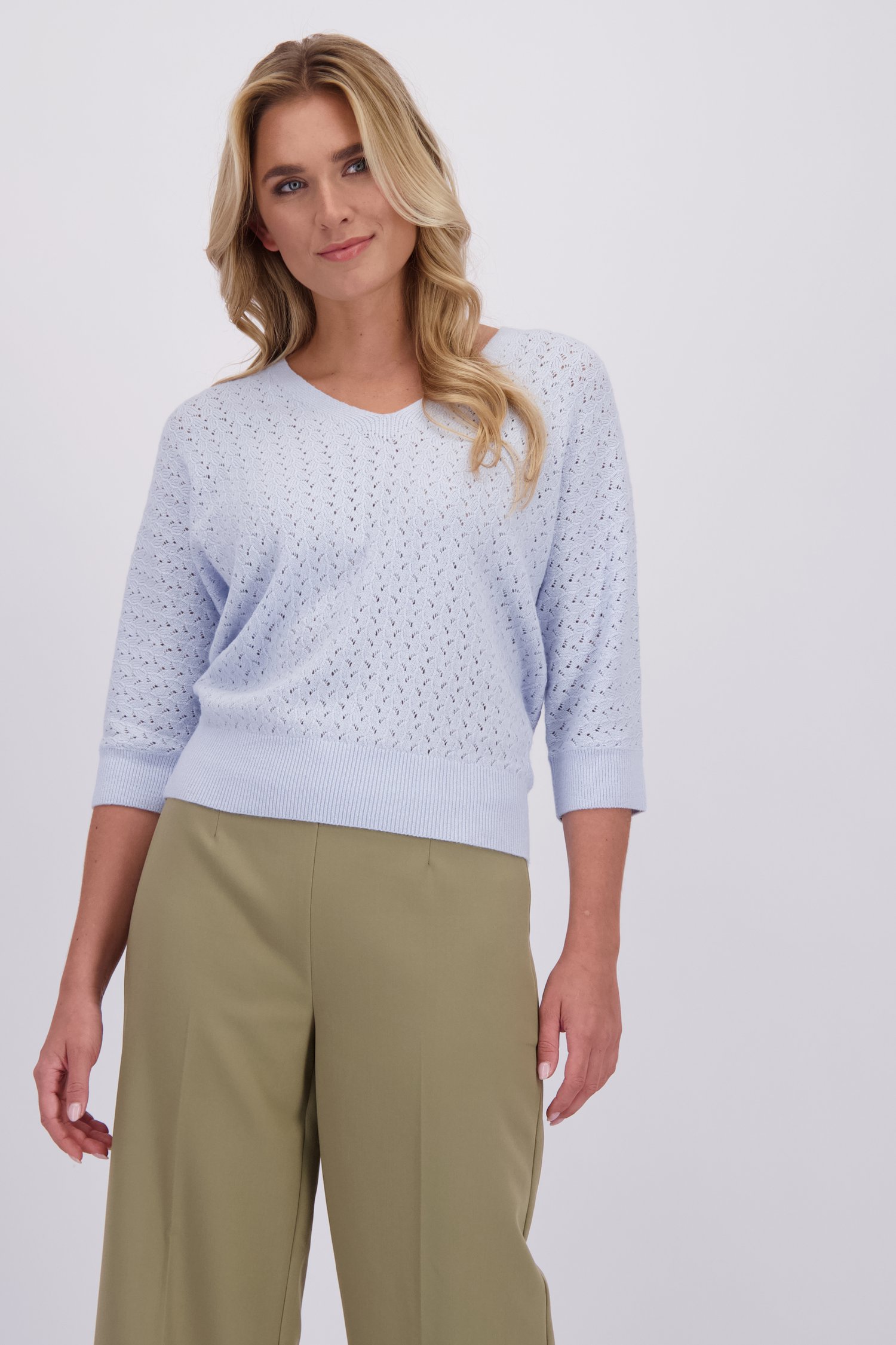 Voorkant van Lichtblauwe trui met driekwartmouwen door Libelle voor Dames