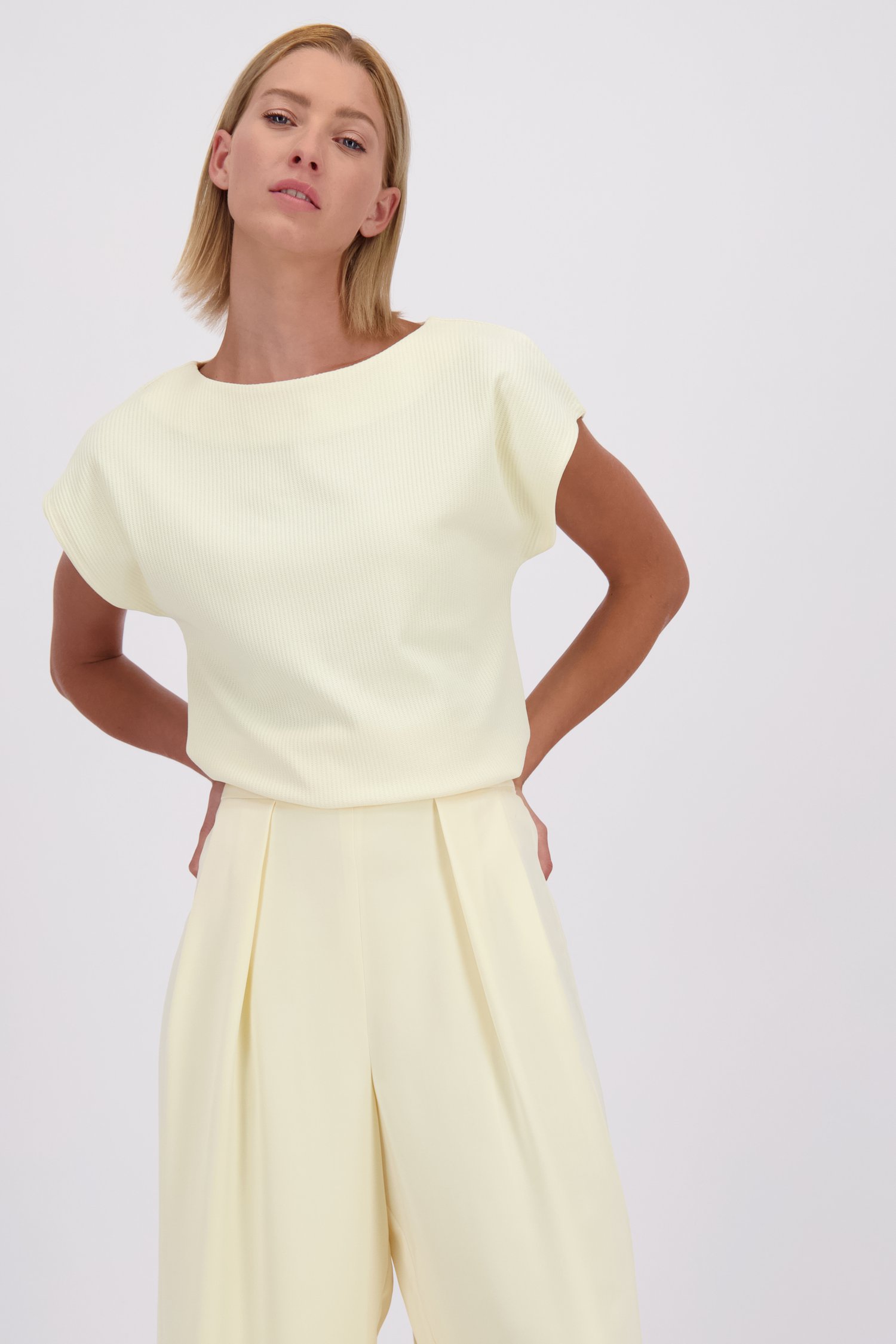 Voorkant van Lichtgeel geribd T-shirt door D'Auvry voor Dames