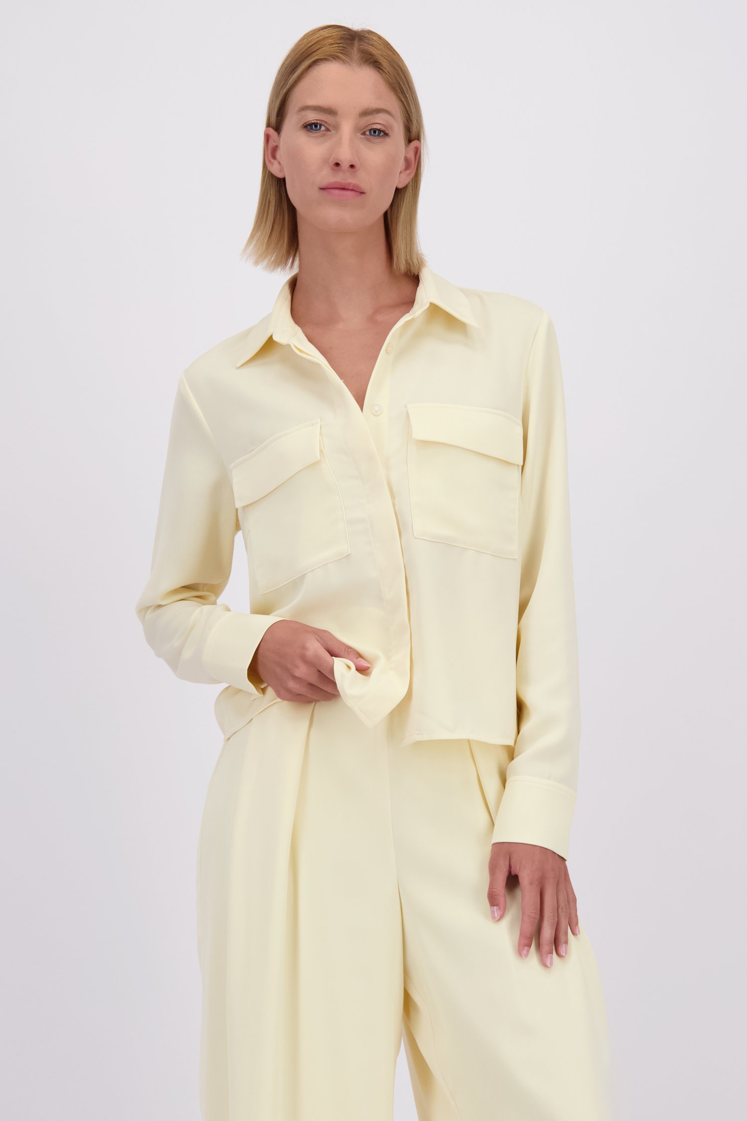 Voorkant van Lichtgele blouse met lange mouwen door D'Auvry voor Dames