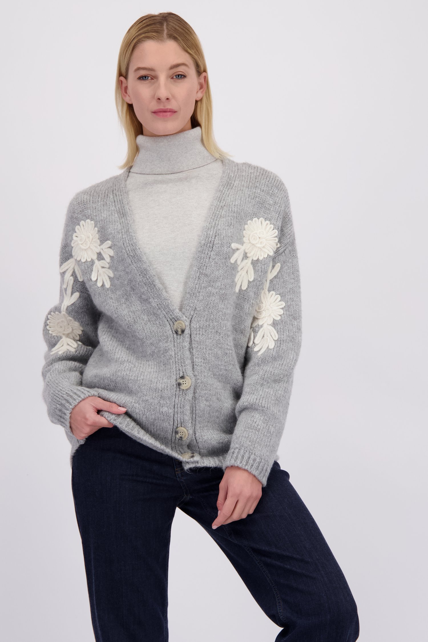 Voorkant van Lichtgrijze cardigan met broderie door More & More voor Dames