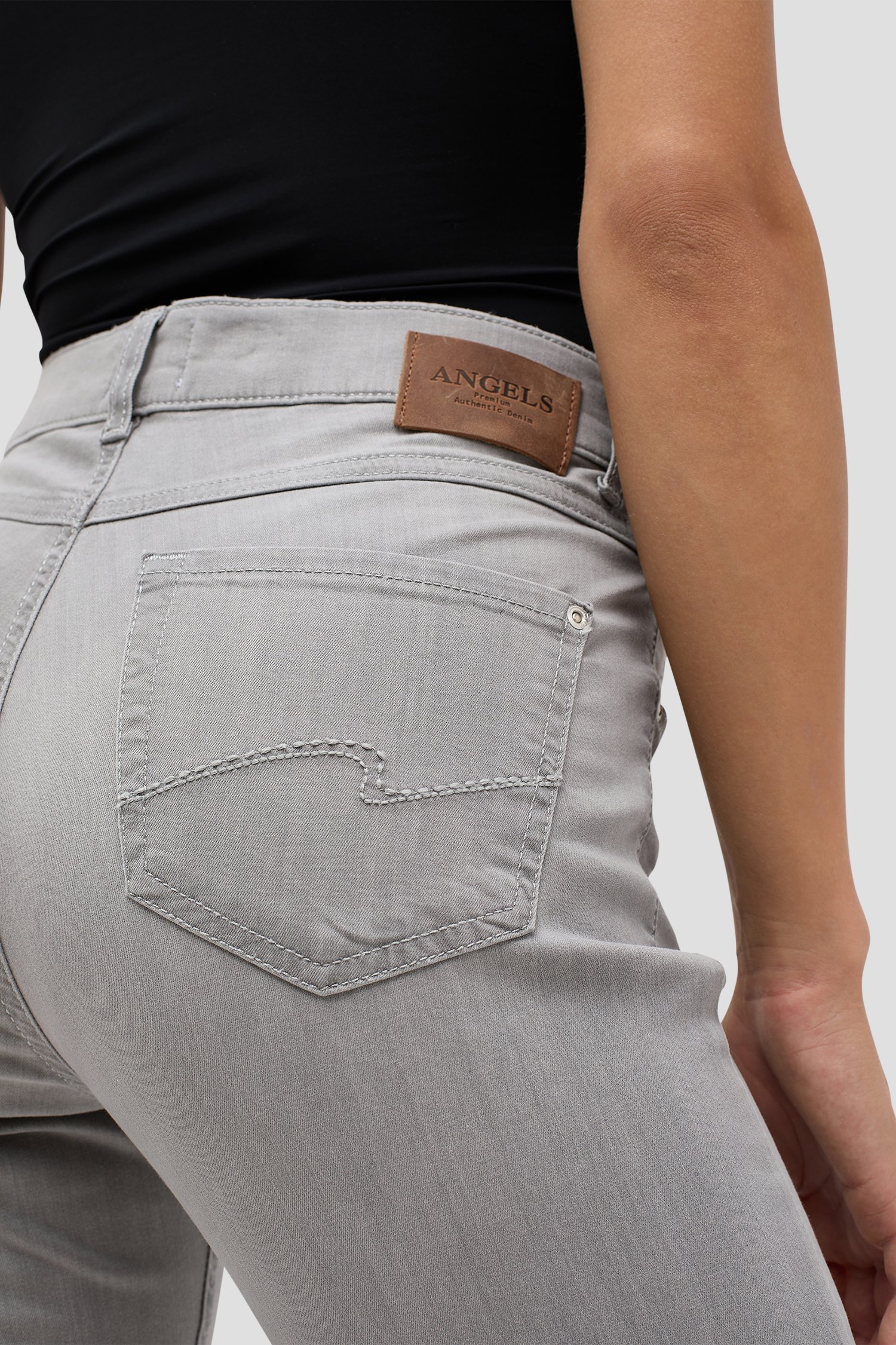 Detail van Lichtgrijze jeans – straight fit  door Angels voor Dames