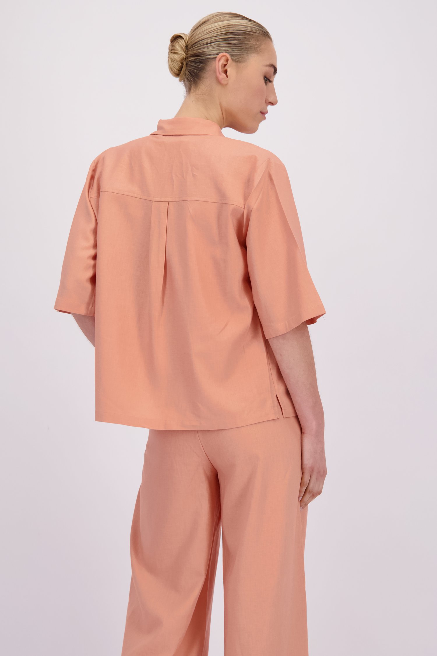 Achterkant van Lichtroze linnen blouse door Liberty Island voor Dames