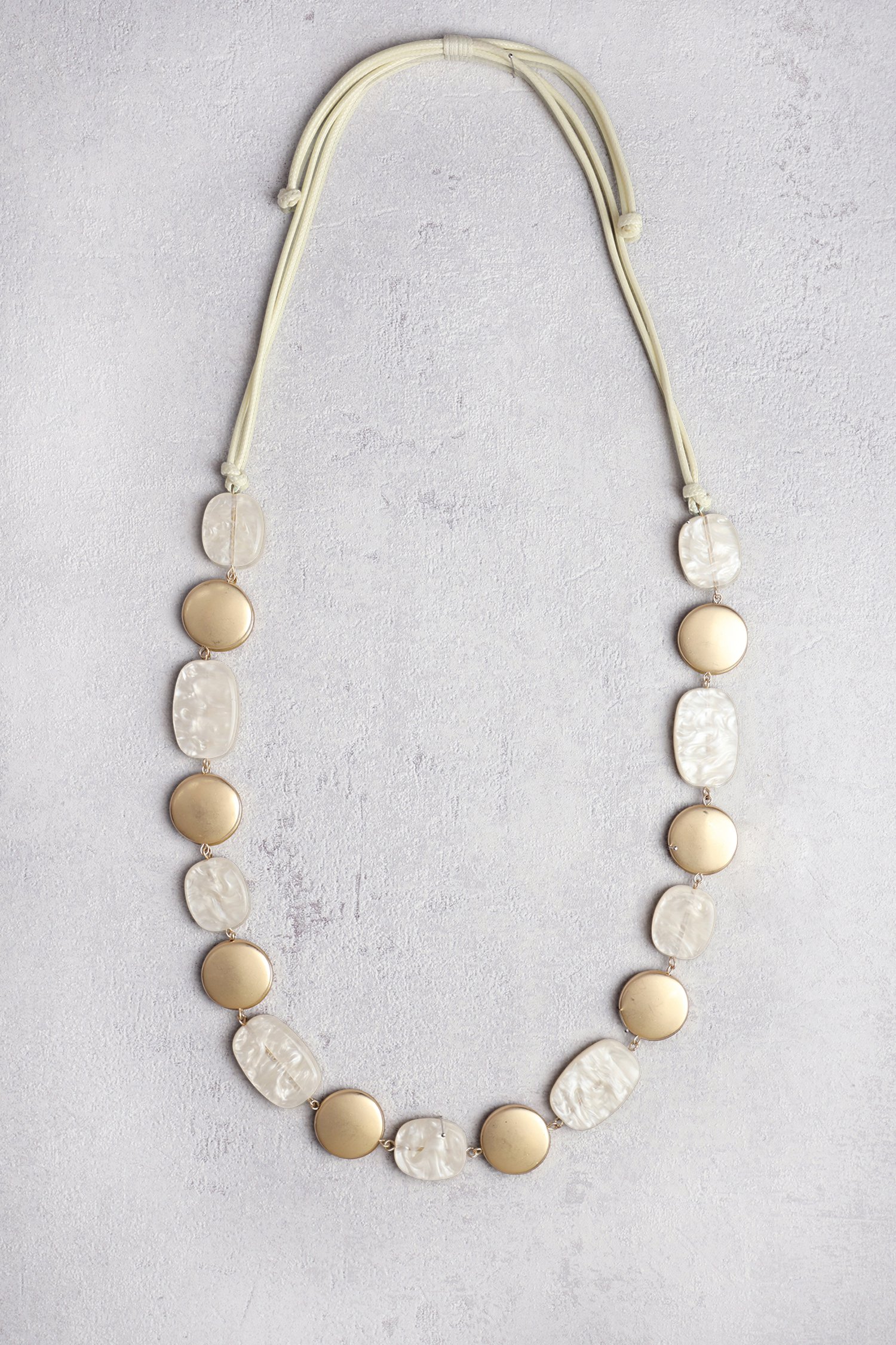 Long collier écru-doré de Liberty Island pour Femmes