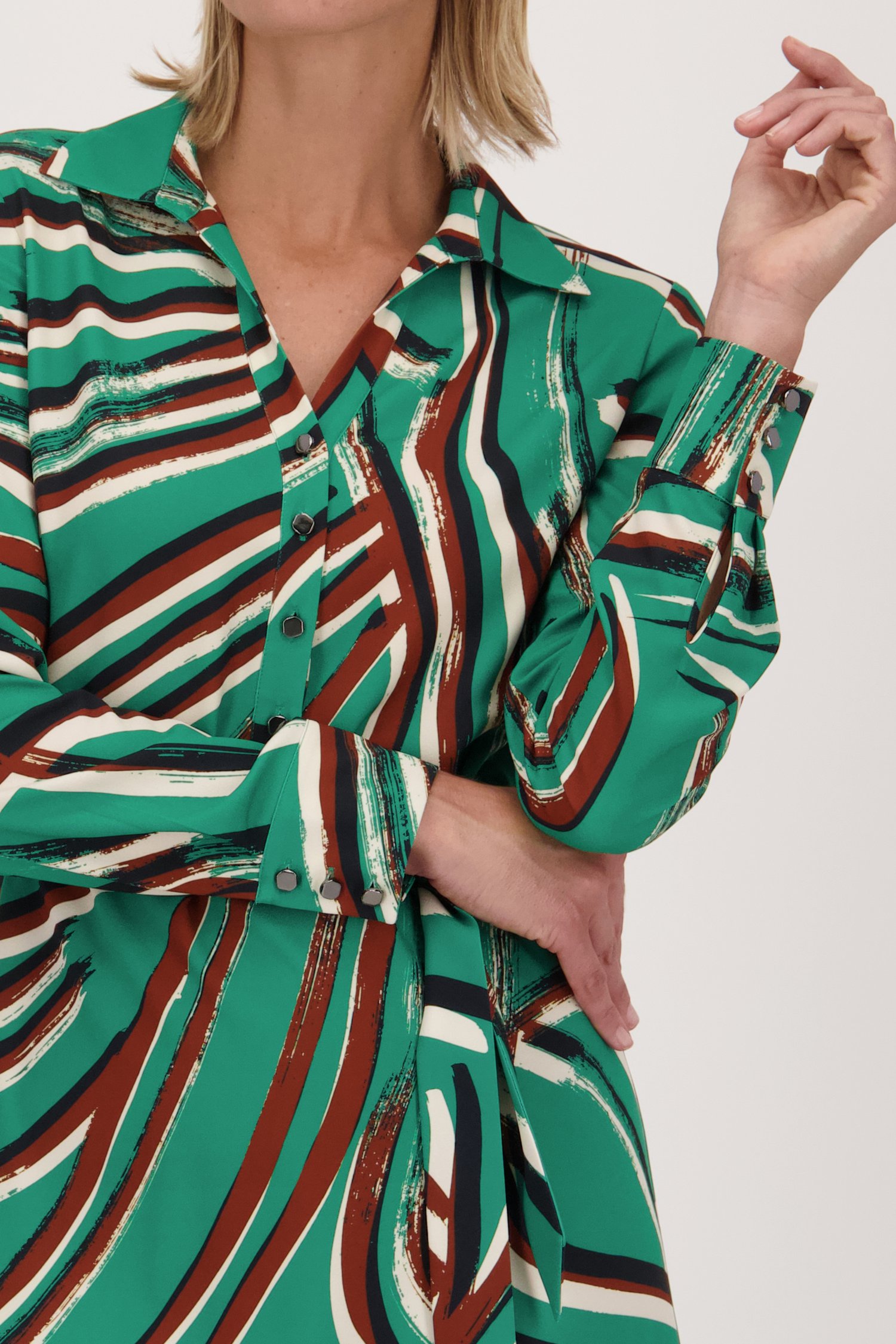 Détail de Longue robe verte imprimée de Claude Arielle pour Femmes