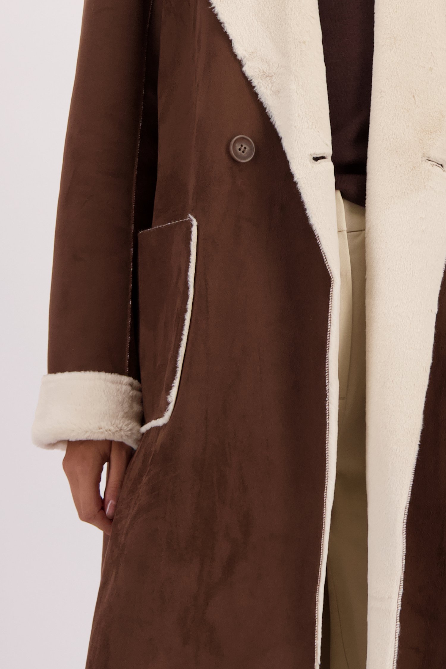 Détail de Manteau brun en suèdelook de Louise pour Femmes