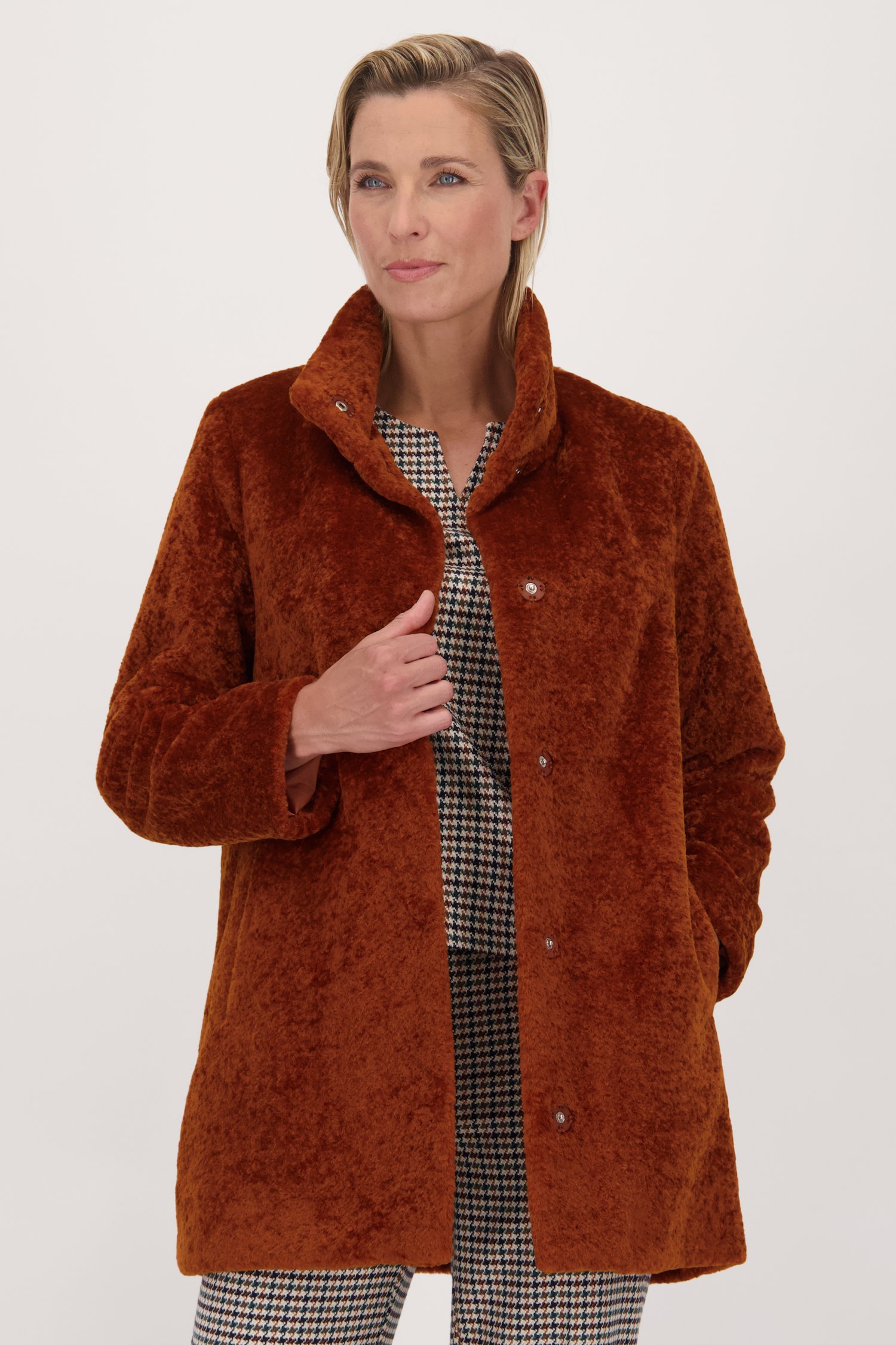 Manteau brun rouille en fausse fourrure