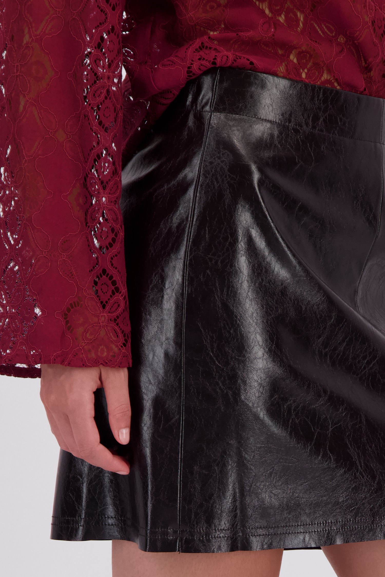 Détail de Mini-jupe marron aspect cuir de JDY pour Femmes