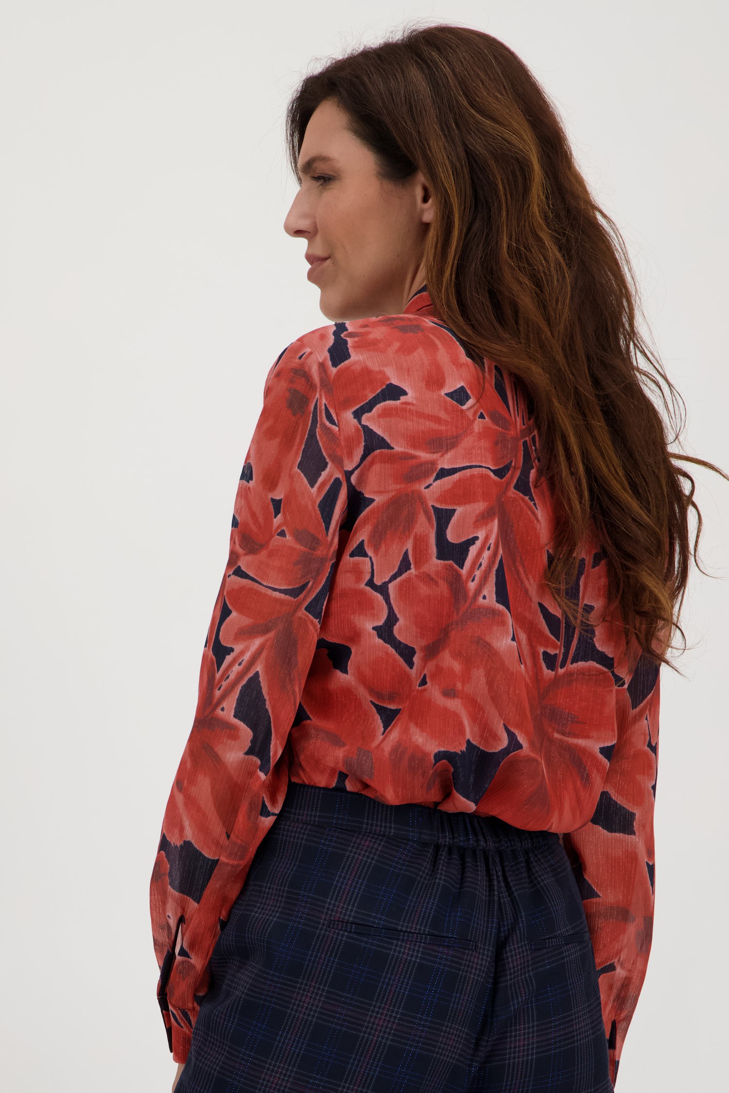 Navy blouse met glanzende bloemenprint van Claude Arielle voor Dames