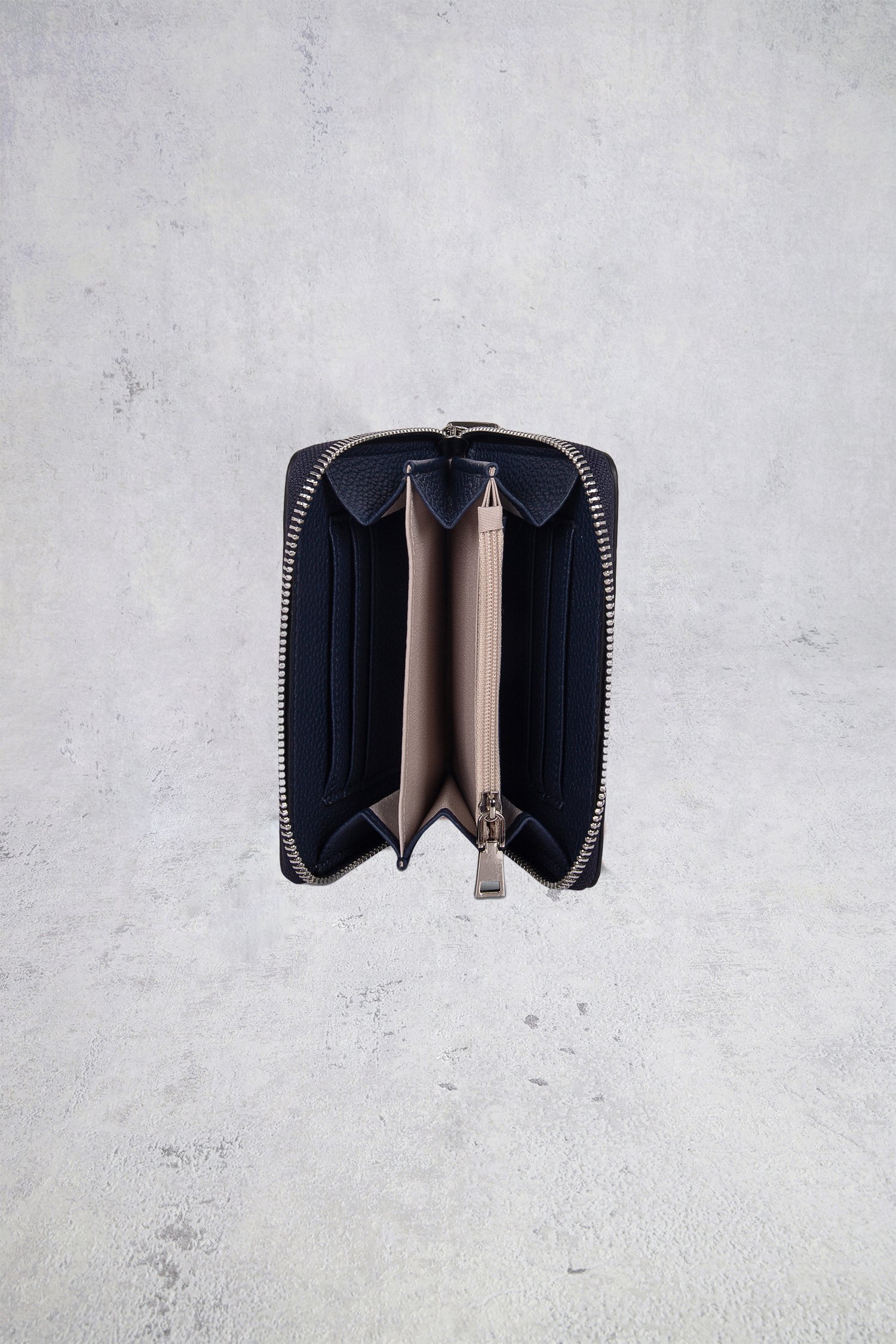 Detail van Navy portemonnee met leather look door Laurent David voor Dames