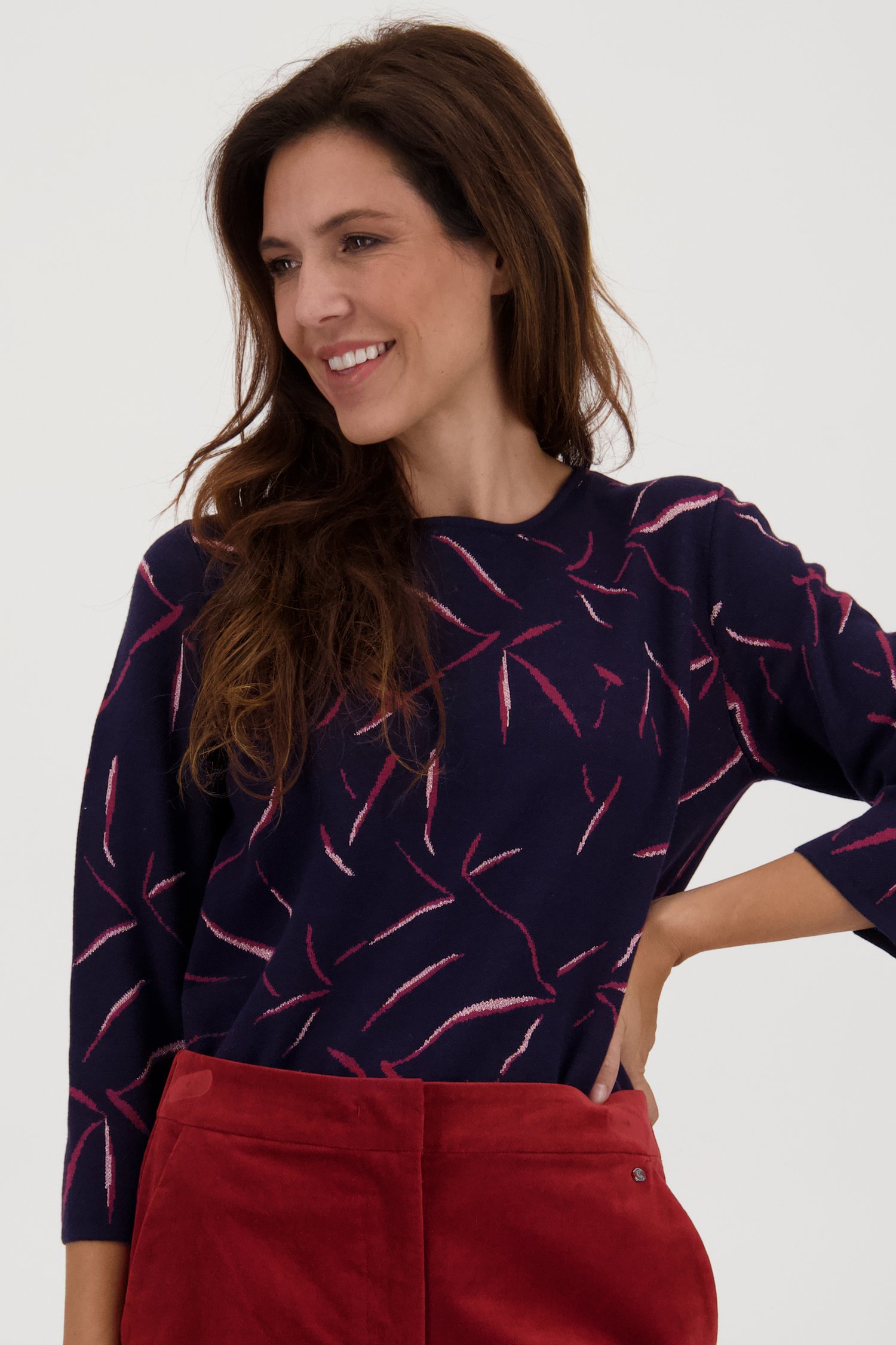 Navy truitje met bordeaux motief van Claude Arielle voor Dames