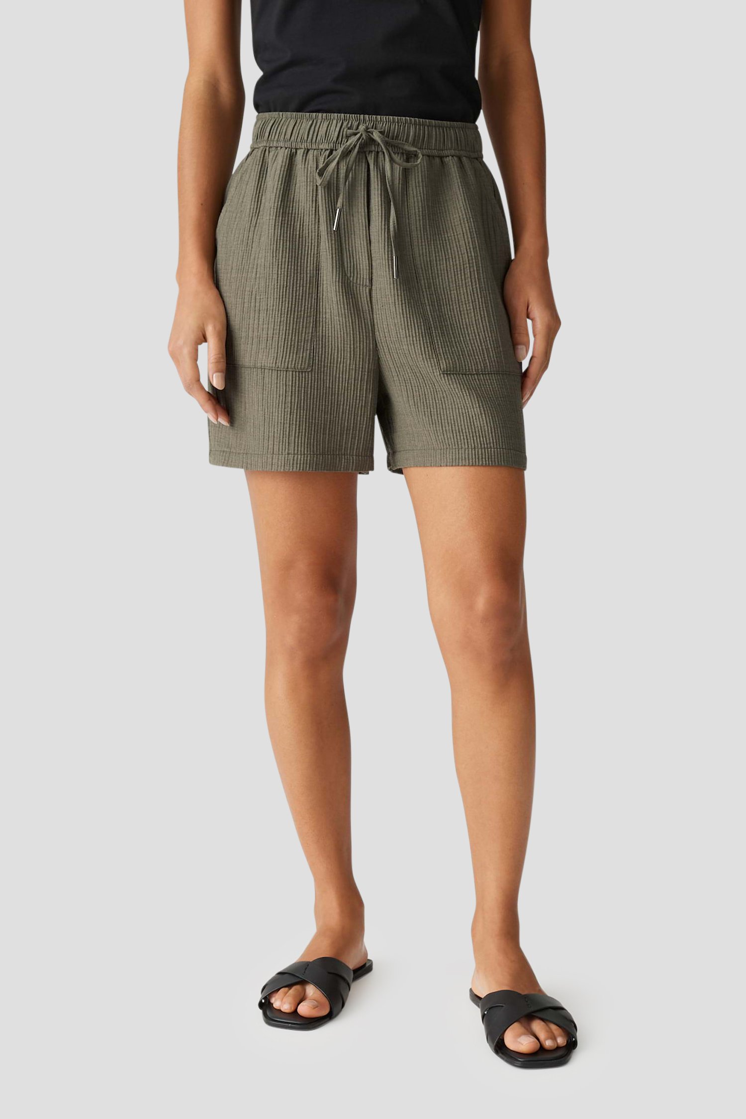 Olijfgroene short met gestreepte structuur van Opus voor Dames