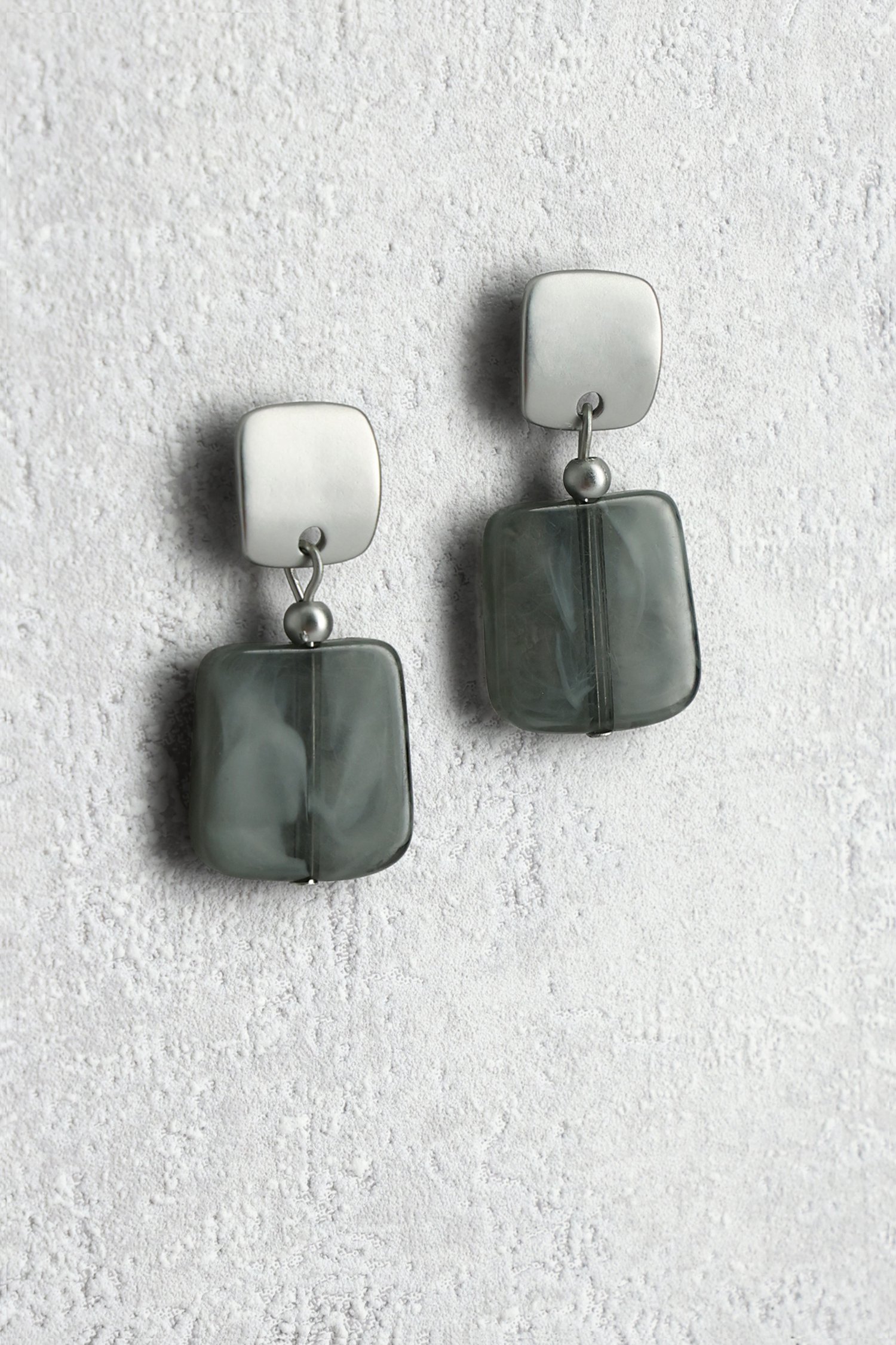 Productfoto 1 van Oorbellen met groengrijze kralen door Libelle voor Dames