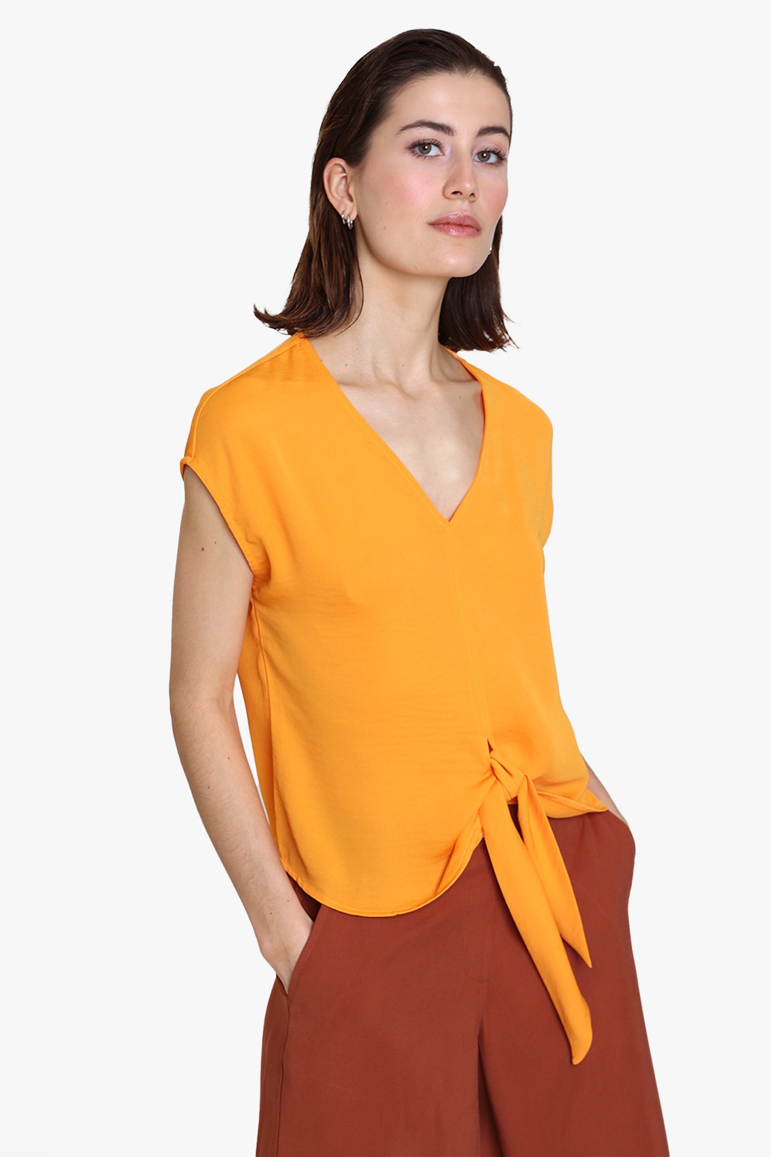 Oranje blouse met strikdetail van Louise voor Dames