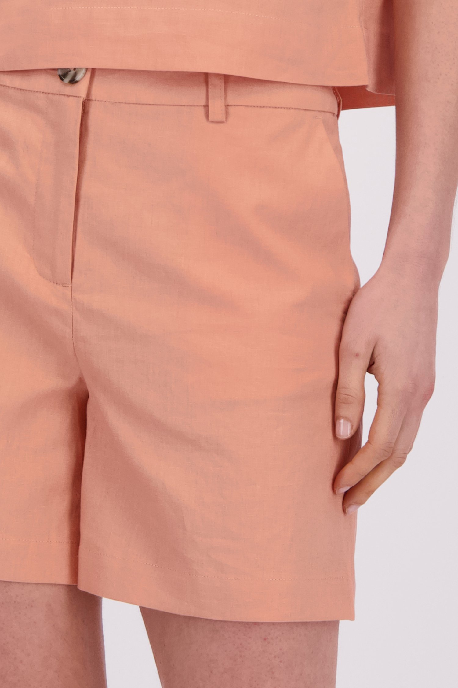 Detail van Oranje linnen short door Liberty Island voor Dames