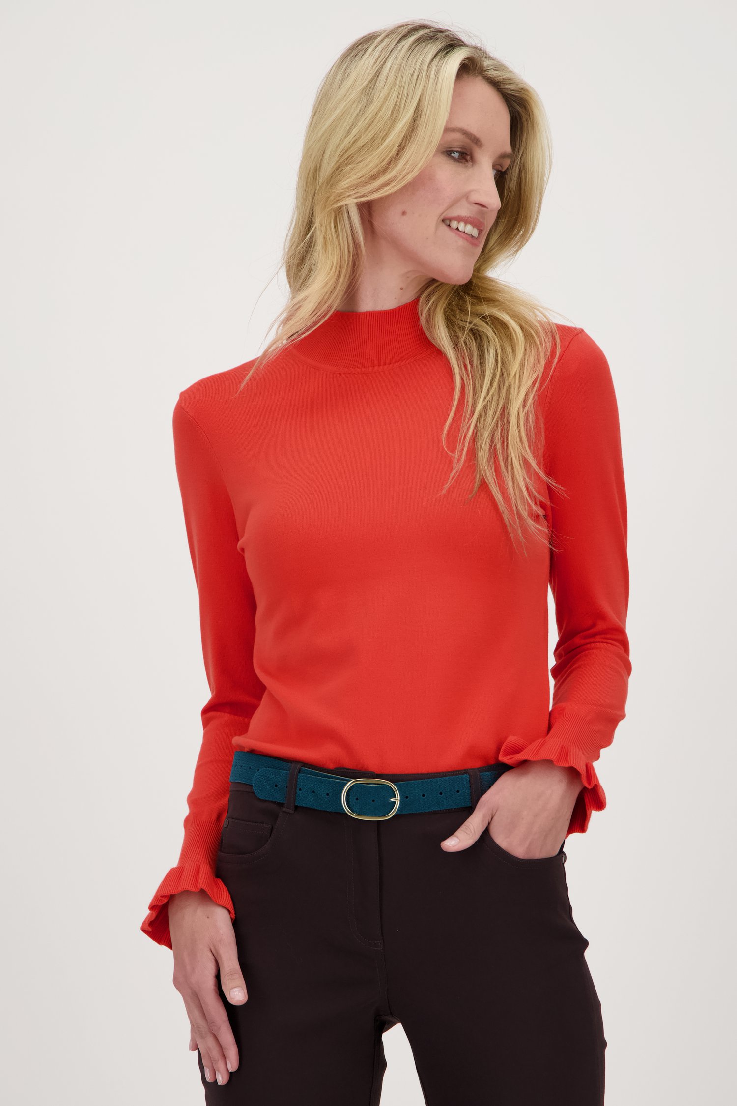 Oranje-rood truitje met hoge hals van Claude Arielle voor Dames