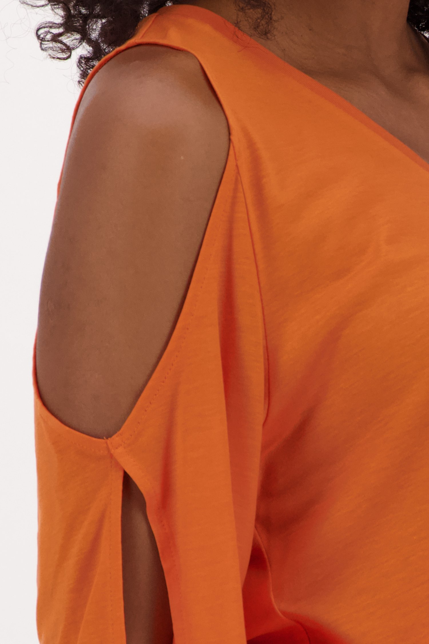 Oranje T-shirt met uitgesneden schouders van Louise voor Dames