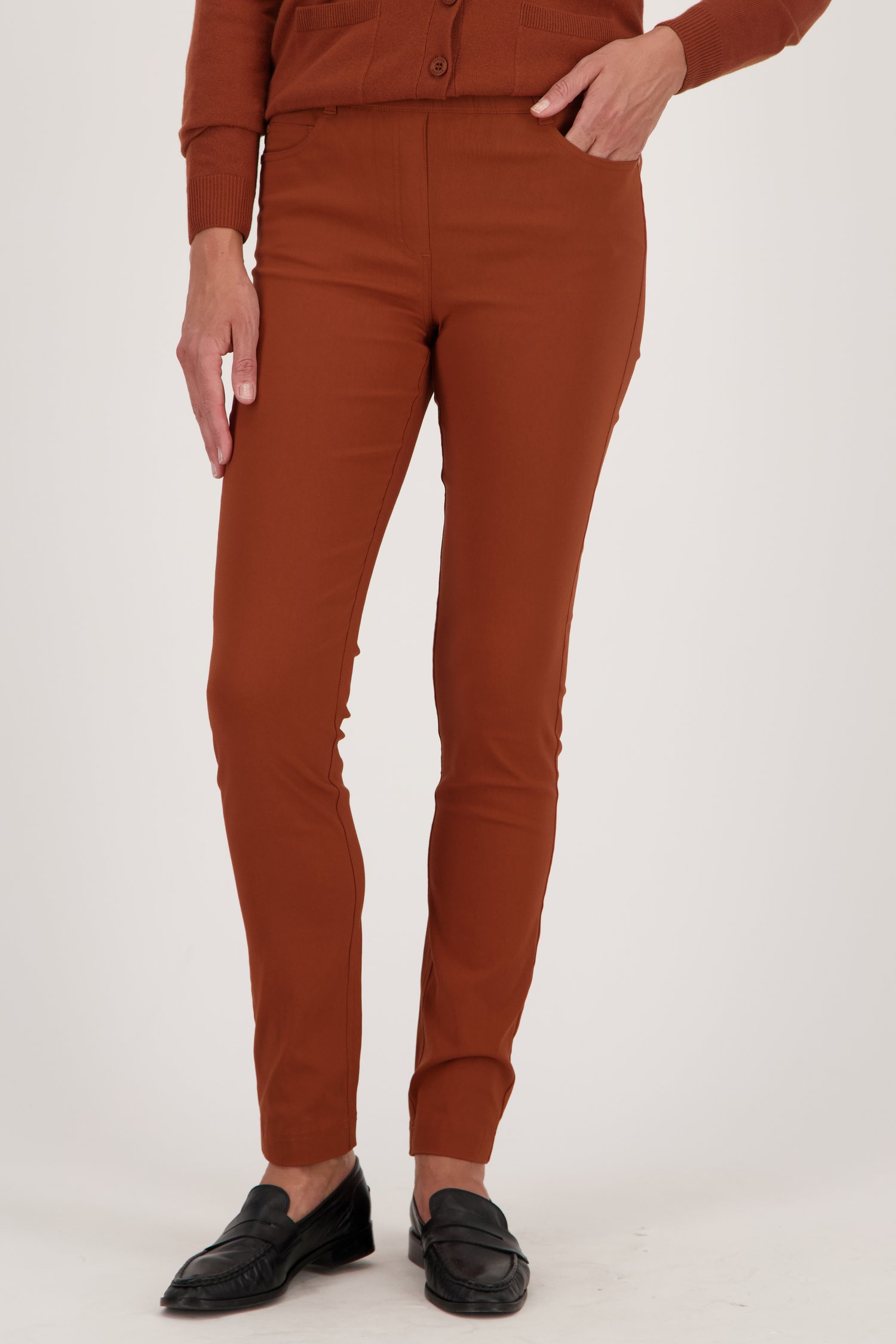 Oranjebruine stretchbroek met elastische taille van Claude Arielle voor Dames