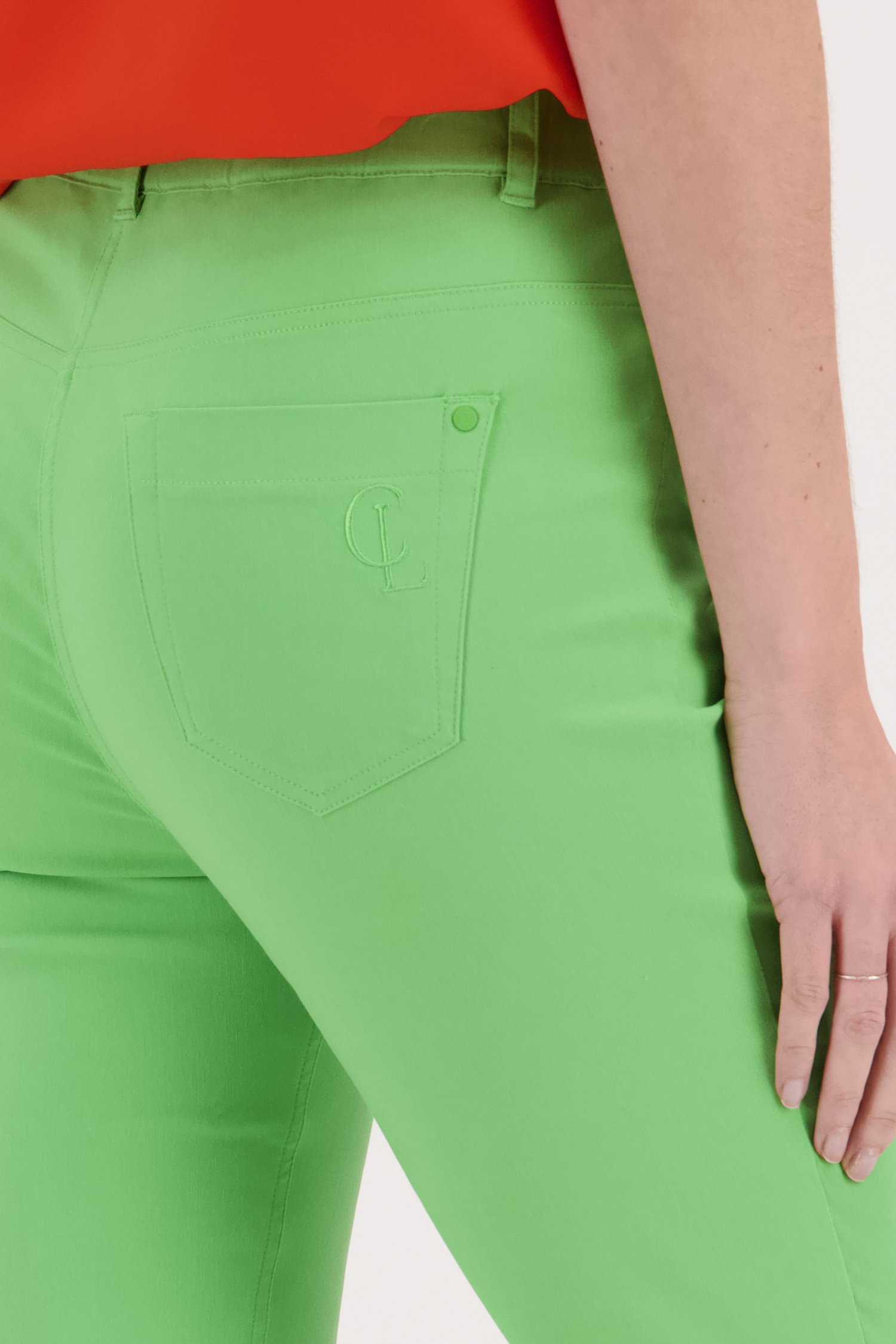 Pantalon 7/8 vert à taille élastiquée de Claude Arielle pour Femmes