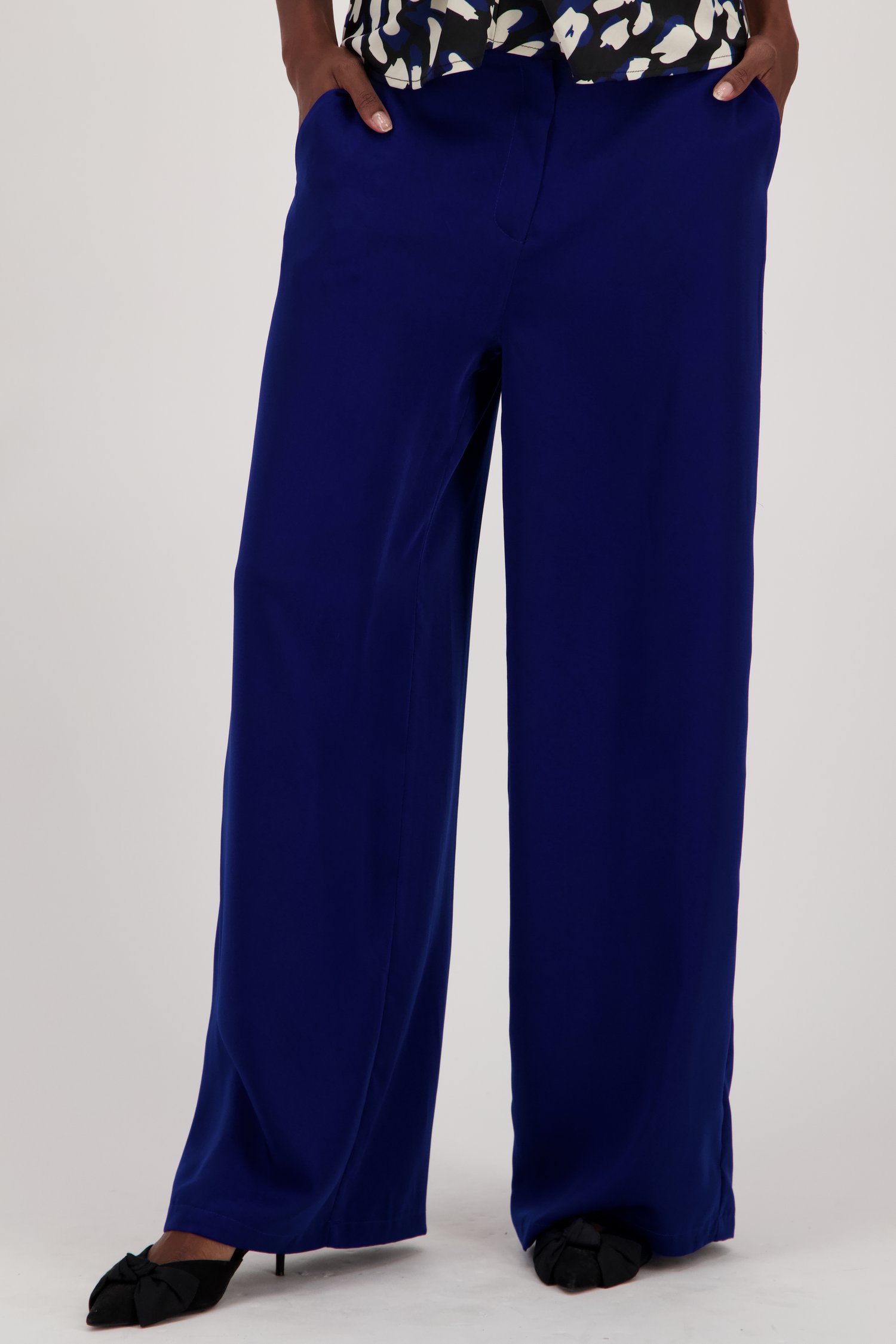 Pantalon à jambes larges bleu en aspect satiné de JDY pour Femmes