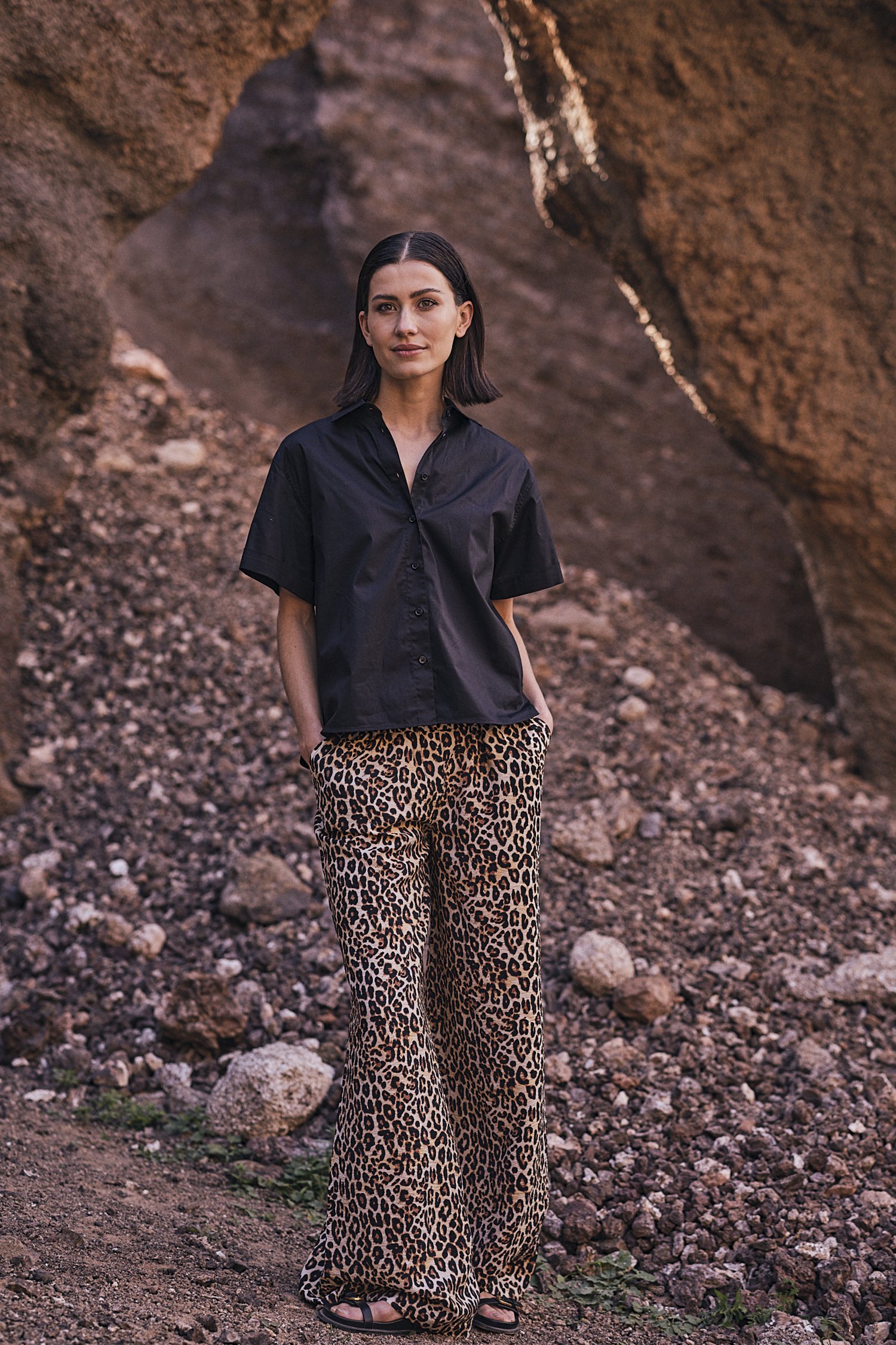 Pantalon ample beige à imprimé léopard marron de Louise pour Femmes