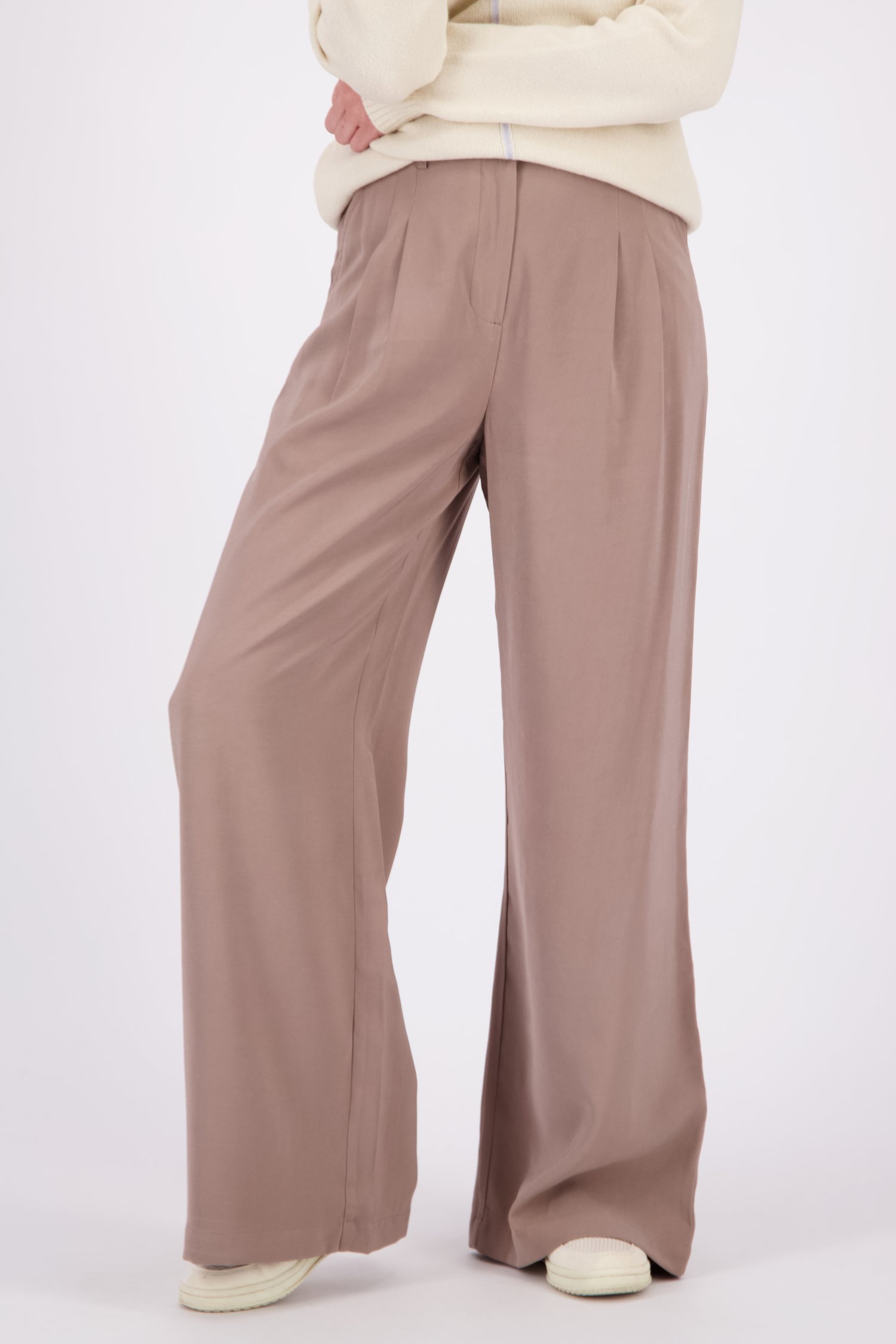 Le devant de Pantalon ample beige de Libelle de Libelle pour Femmes