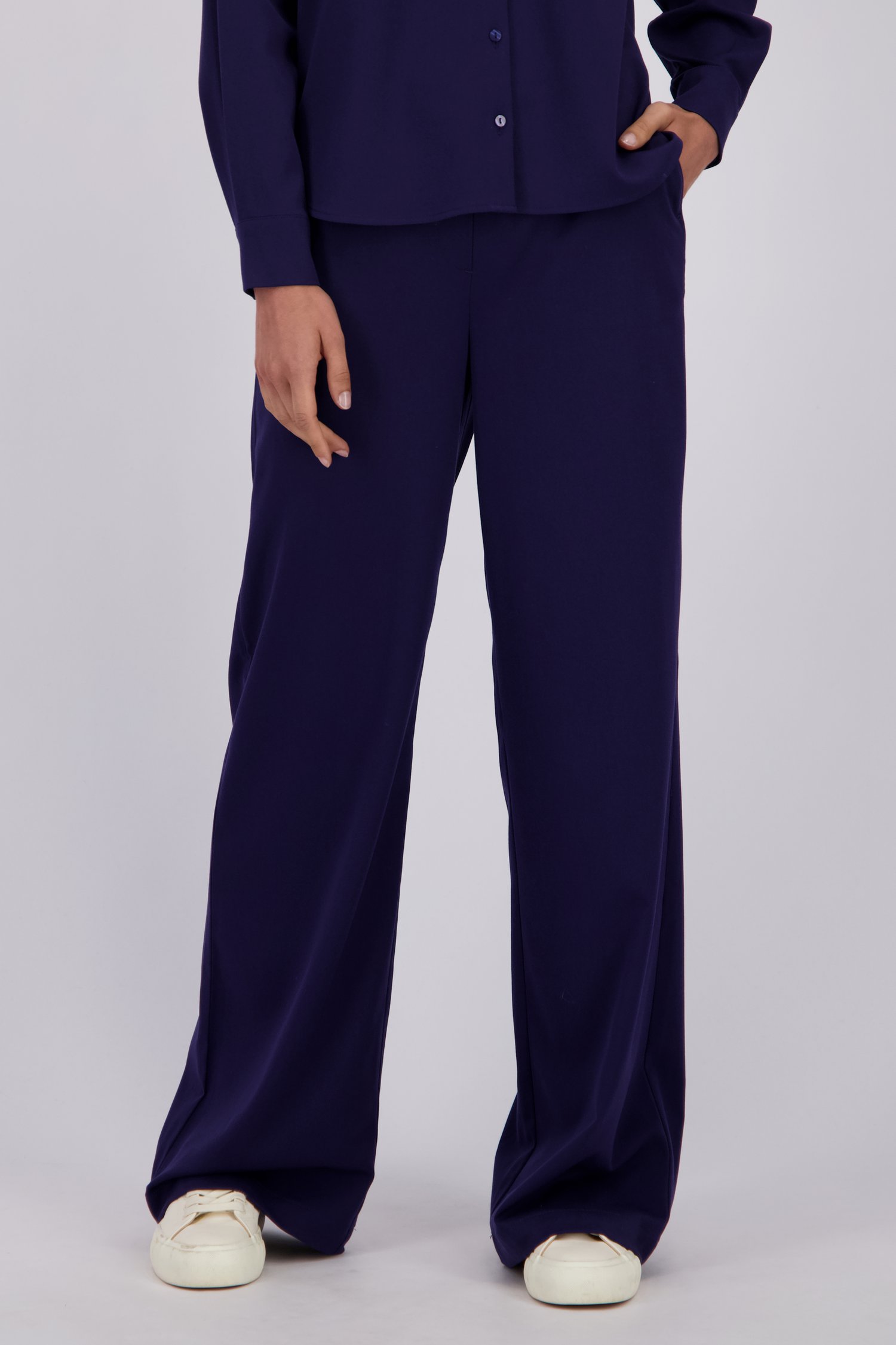 Le devant de Pantalon ample bleu marine à taille élastique de Liberty Island pour Femmes