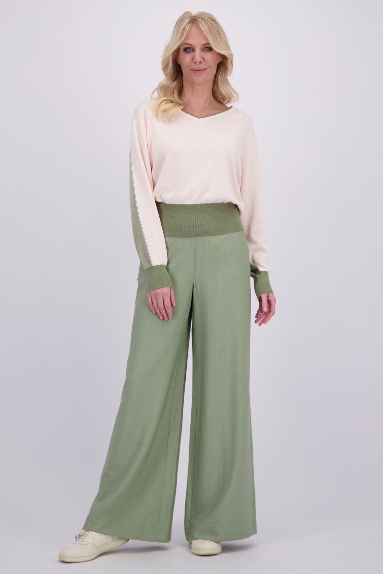 Le devant de Pantalon ample kaki de AC by Annelien Coorevits pour Femmes