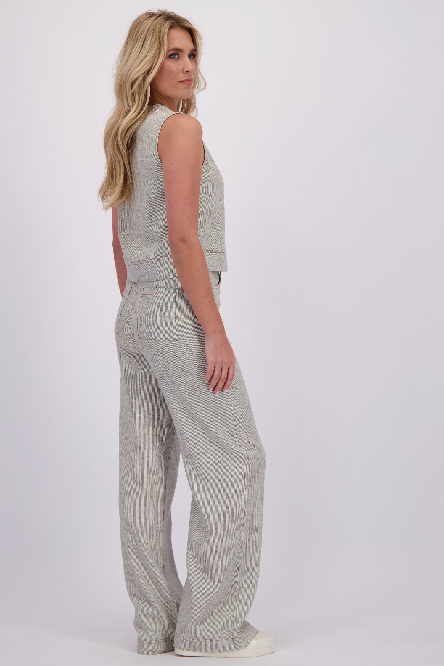 Le dos de Pantalon blanc à rayures avec jambes larges de Liberty Loving nature pour Femmes