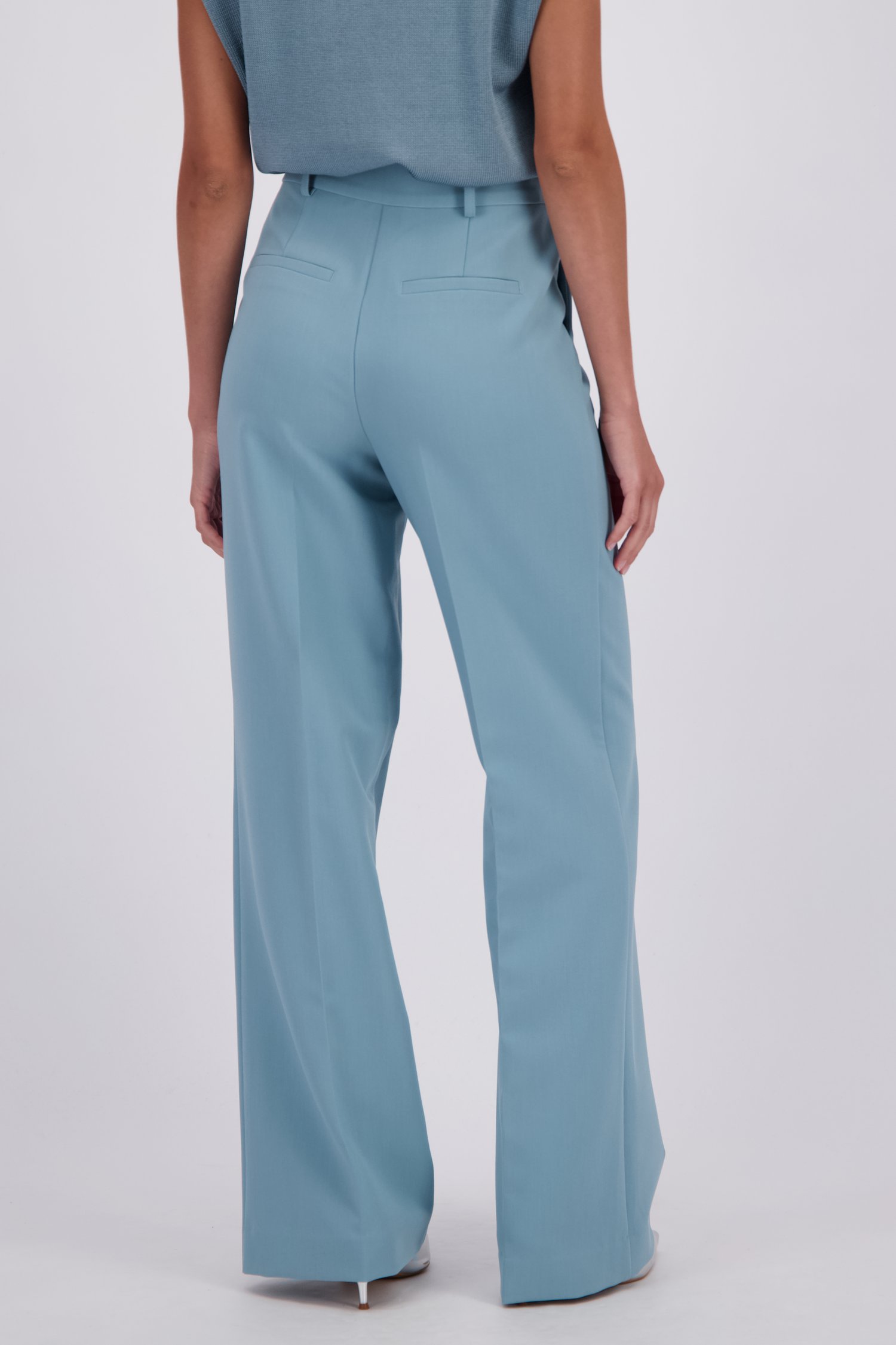 Le dos de Pantalon bleu à jambes larges avec pli de D'Auvry pour Femmes