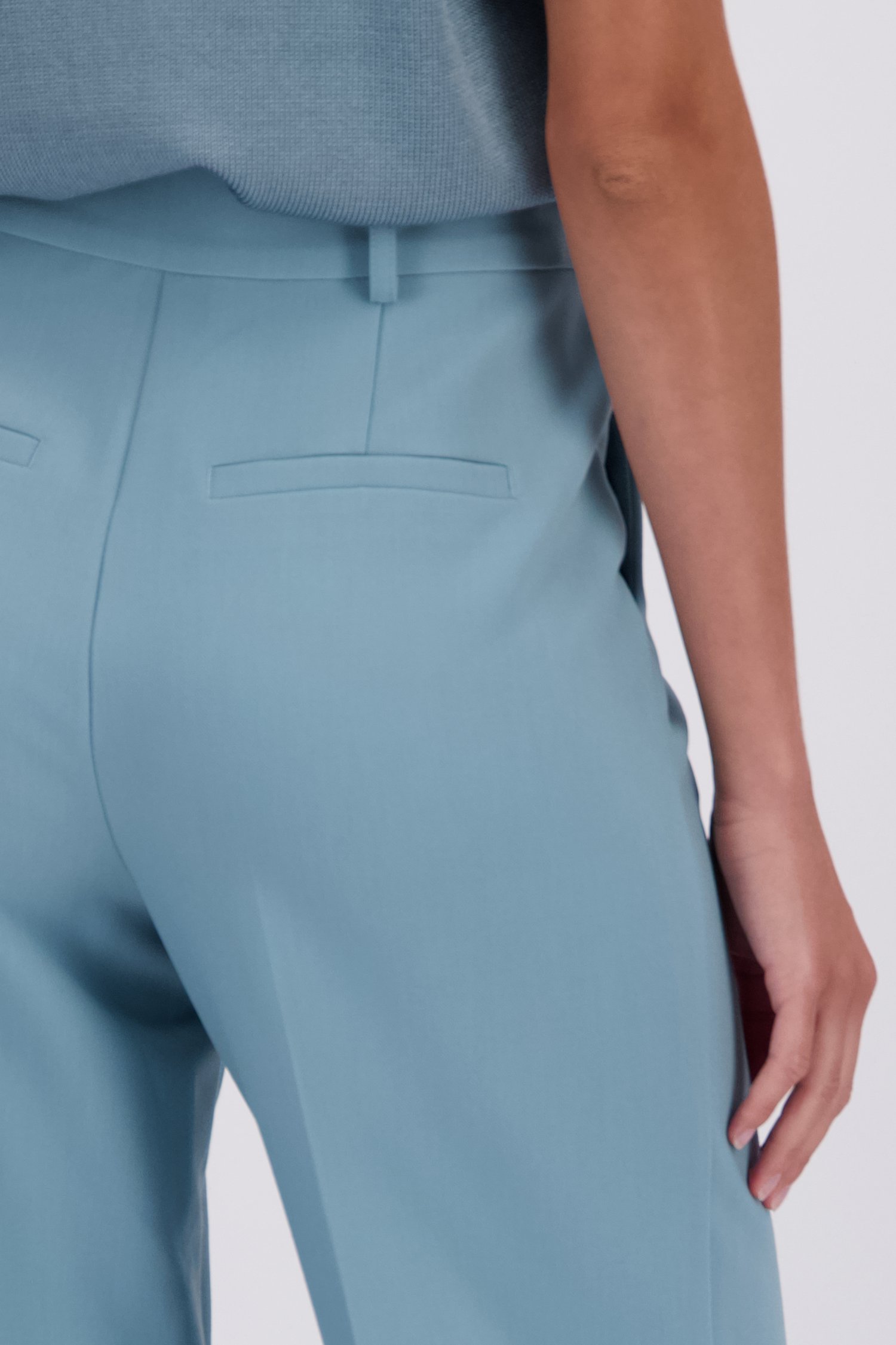 Détail de Pantalon bleu à jambes larges avec pli de D'Auvry pour Femmes