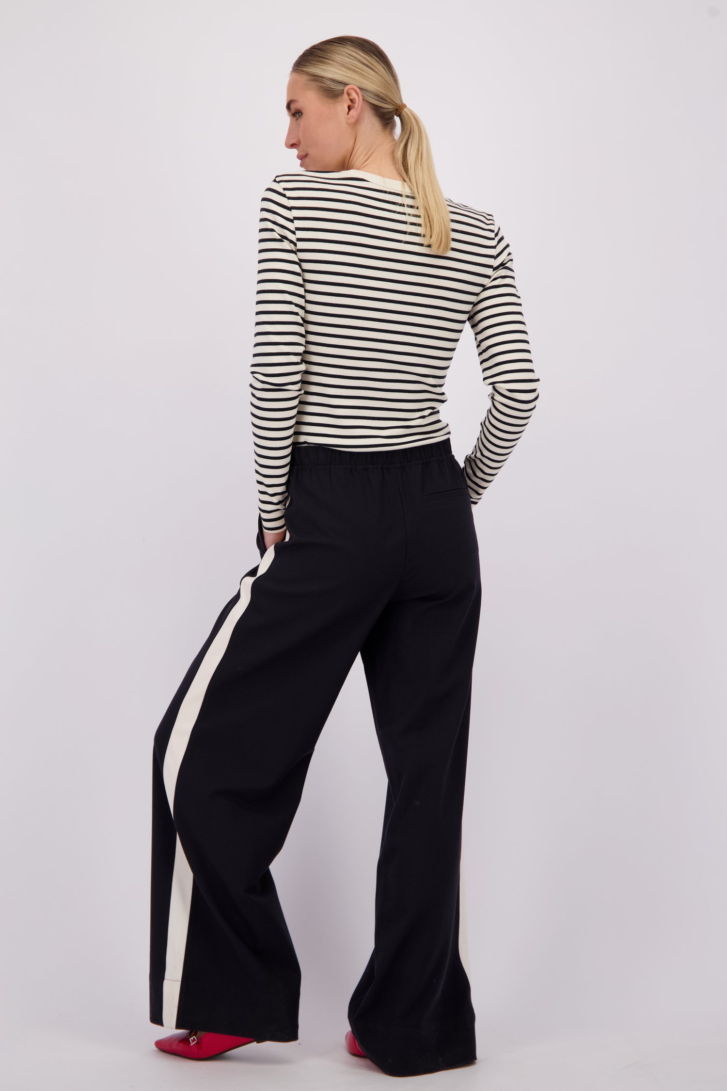 Le dos de Pantalon bleu foncé avec bande latérale de Marc O'Polo pour Femmes