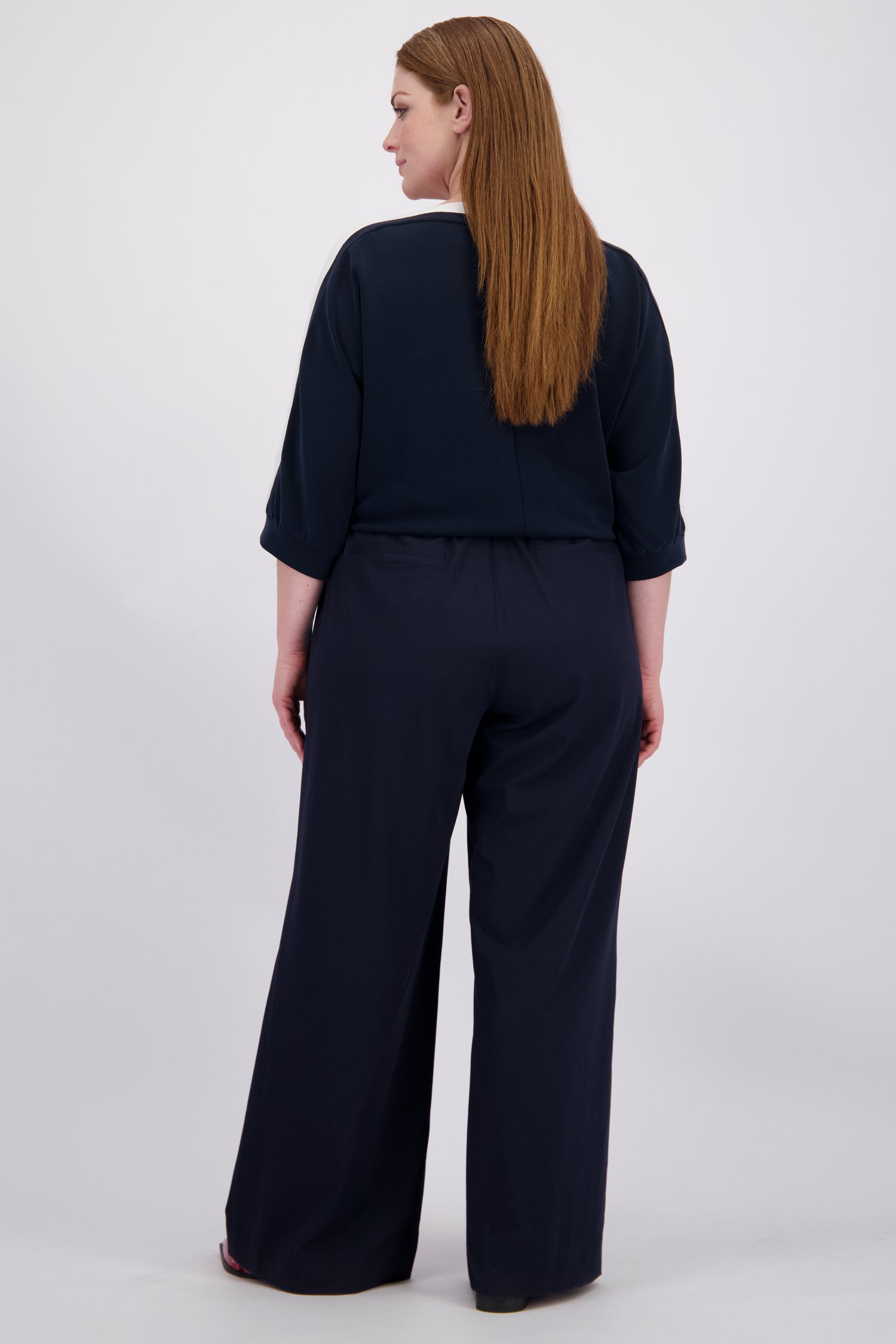 Le dos de Pantalon bleu marine de Yest Curve pour Femmes