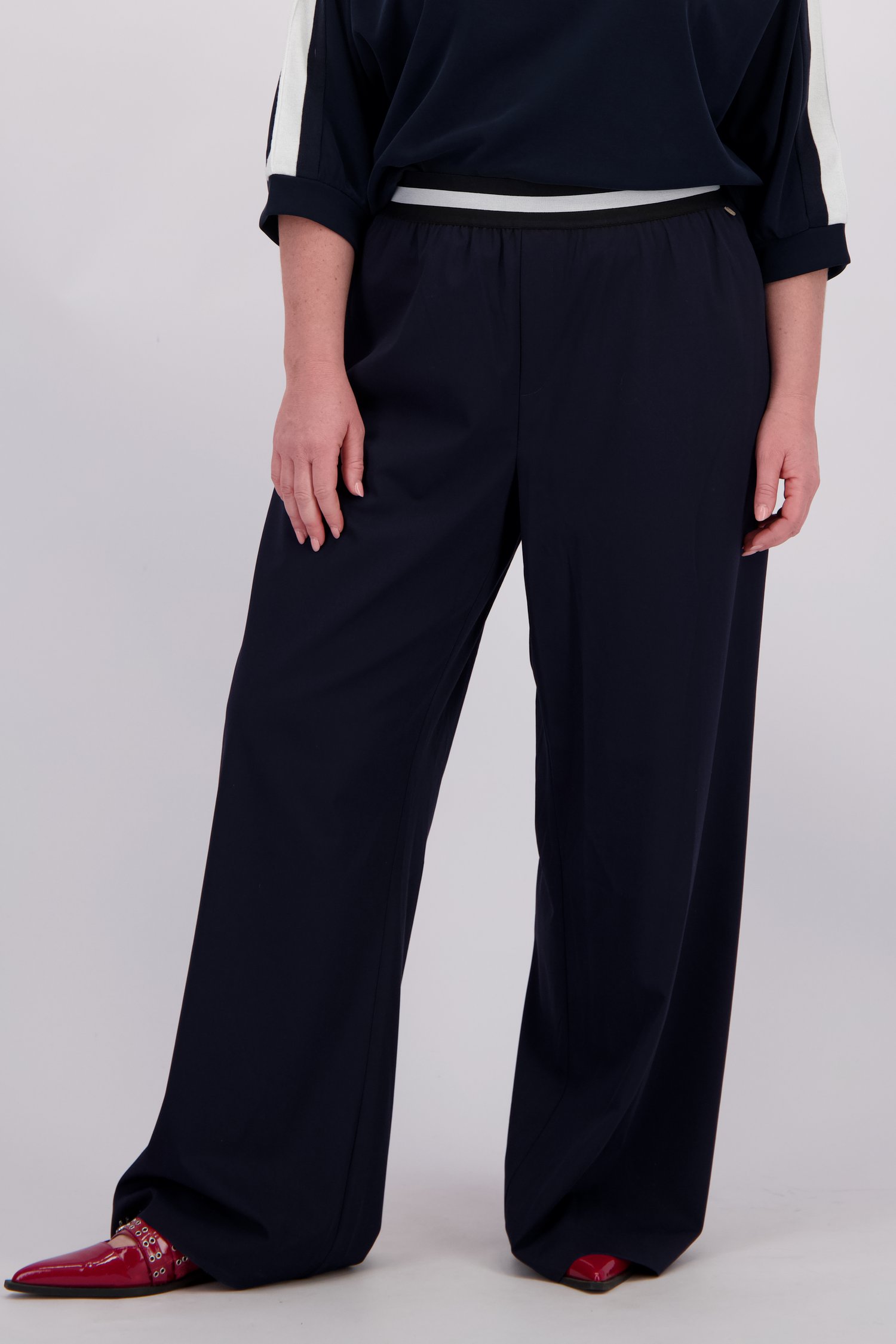 Détail de Pantalon bleu marine de Yest Curve pour Femmes