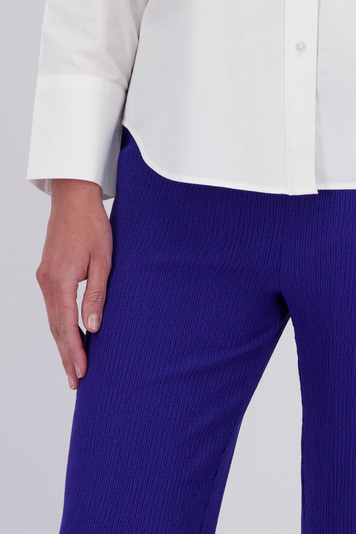 Pantalon bleu texturé avec taille élastique de Claude Arielle pour Femmes