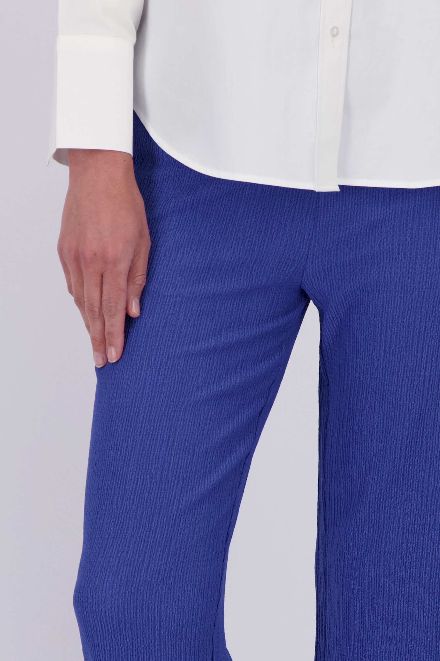 Pantalon bleu violet texturé avec taille élastique de Claude Arielle pour Femmes