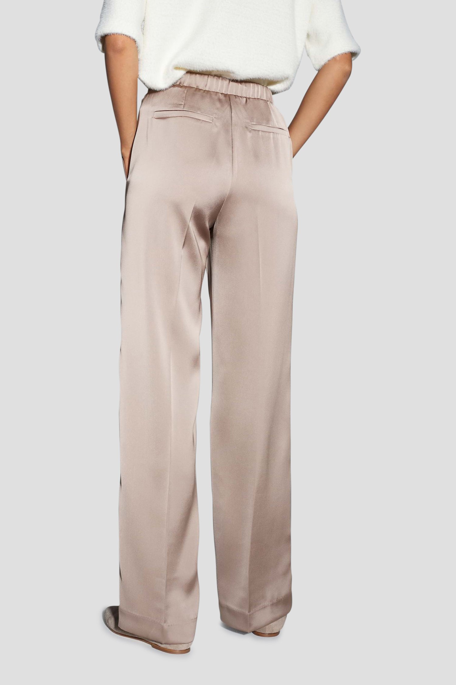 Le dos de Pantalon brillant marron clair de Opus pour Femmes