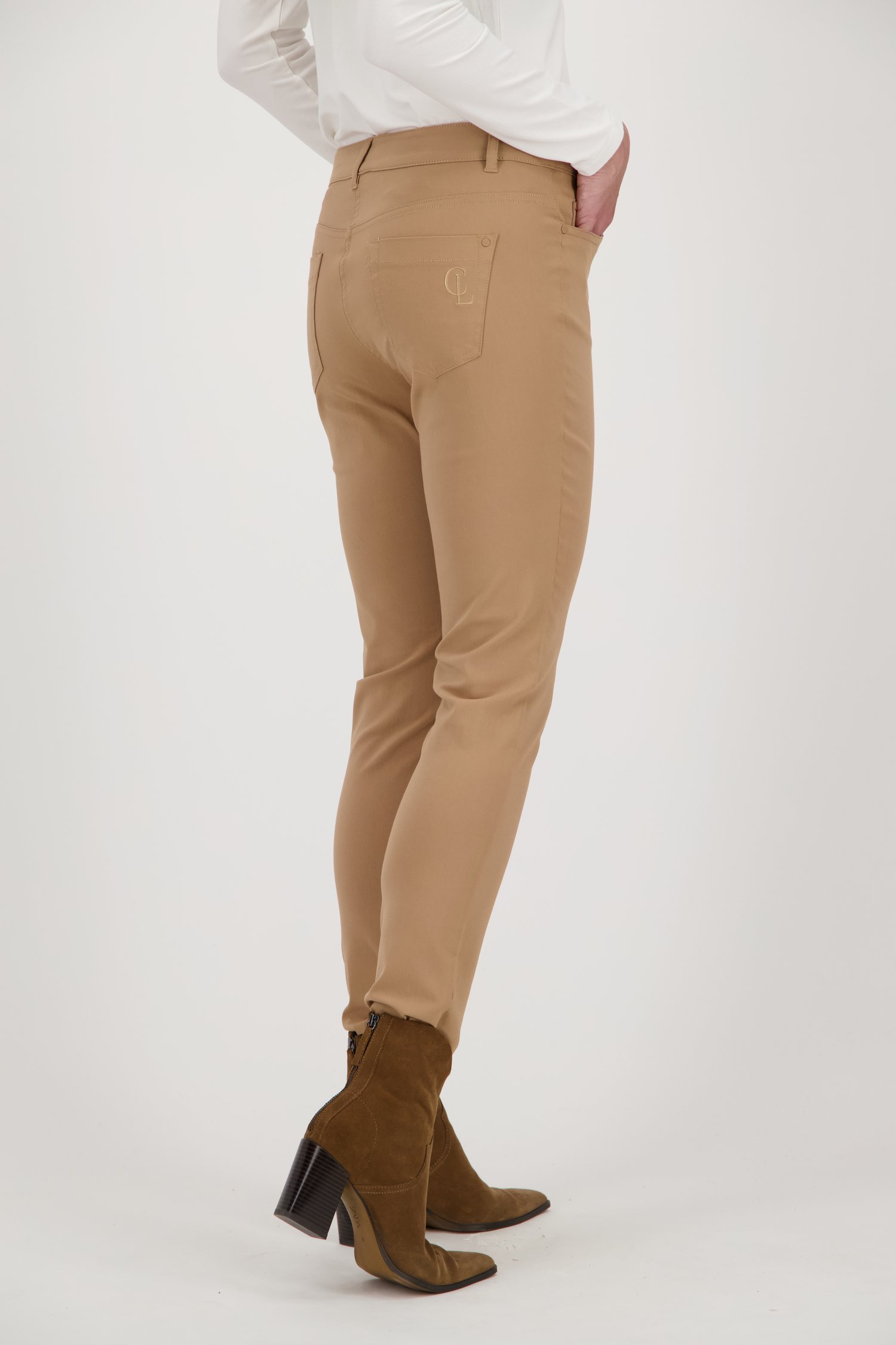 Pantalon coloré en stretch - beige de Claude Arielle pour Femmes