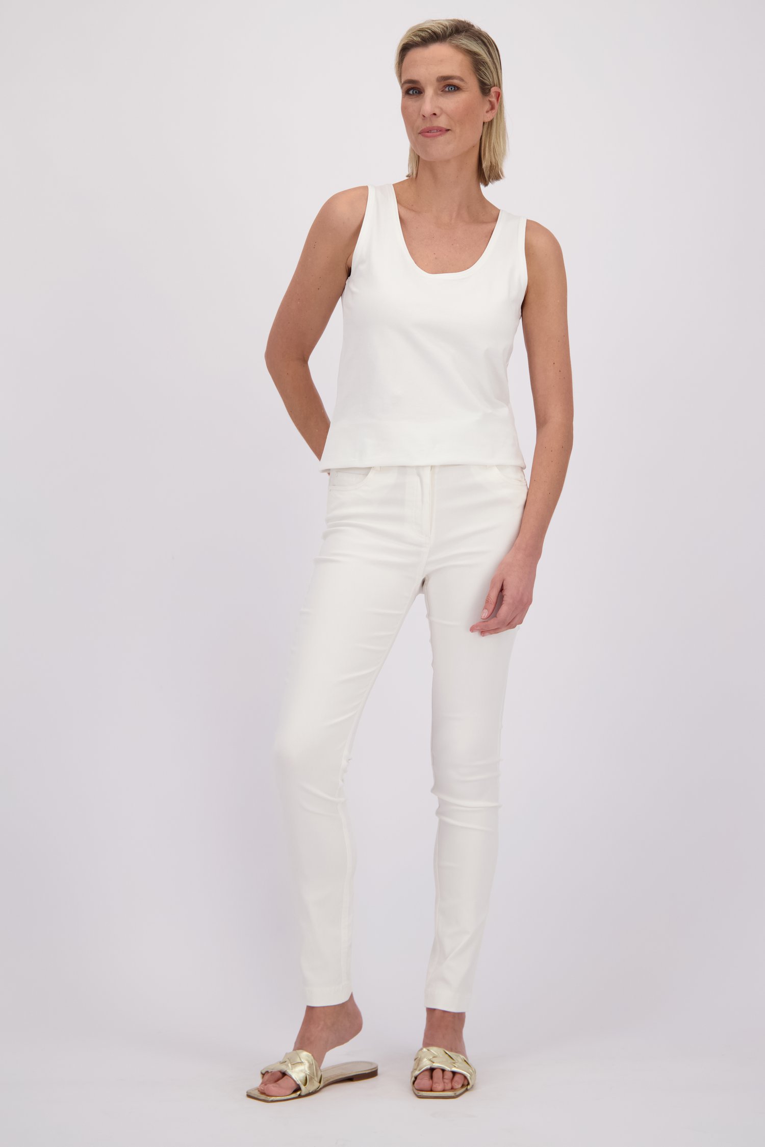 Le devant de Pantalon coloré en stretch - blanc de Claude Arielle pour Femmes