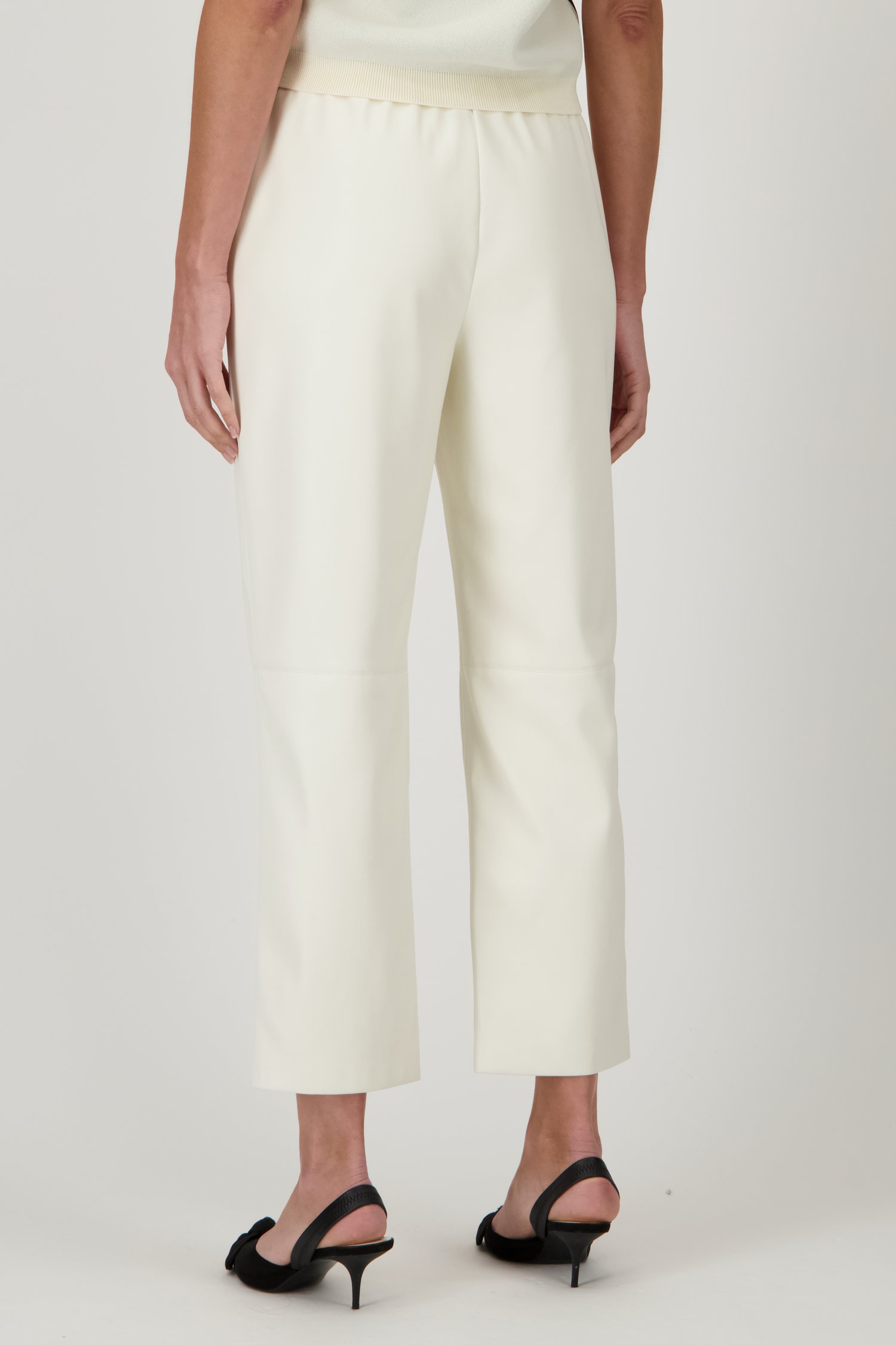 Pantalon écru avec aspect cuir de D'Auvry pour Femmes