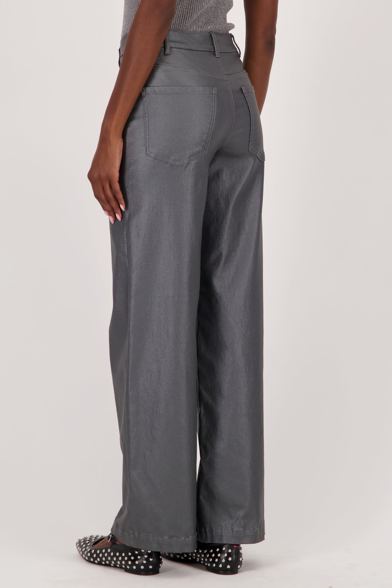 Le dos de  Pantalon gris large avec revêtement de JDY pour Femmes