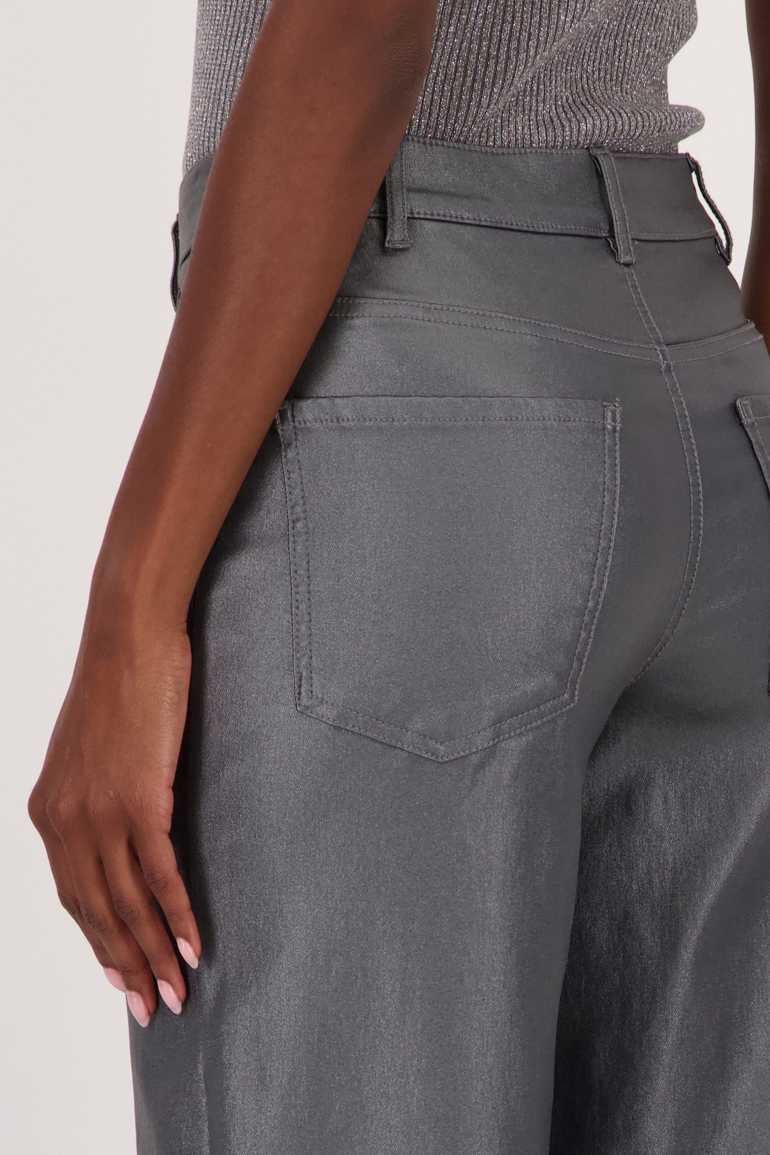Détail de  Pantalon gris large avec revêtement de JDY pour Femmes