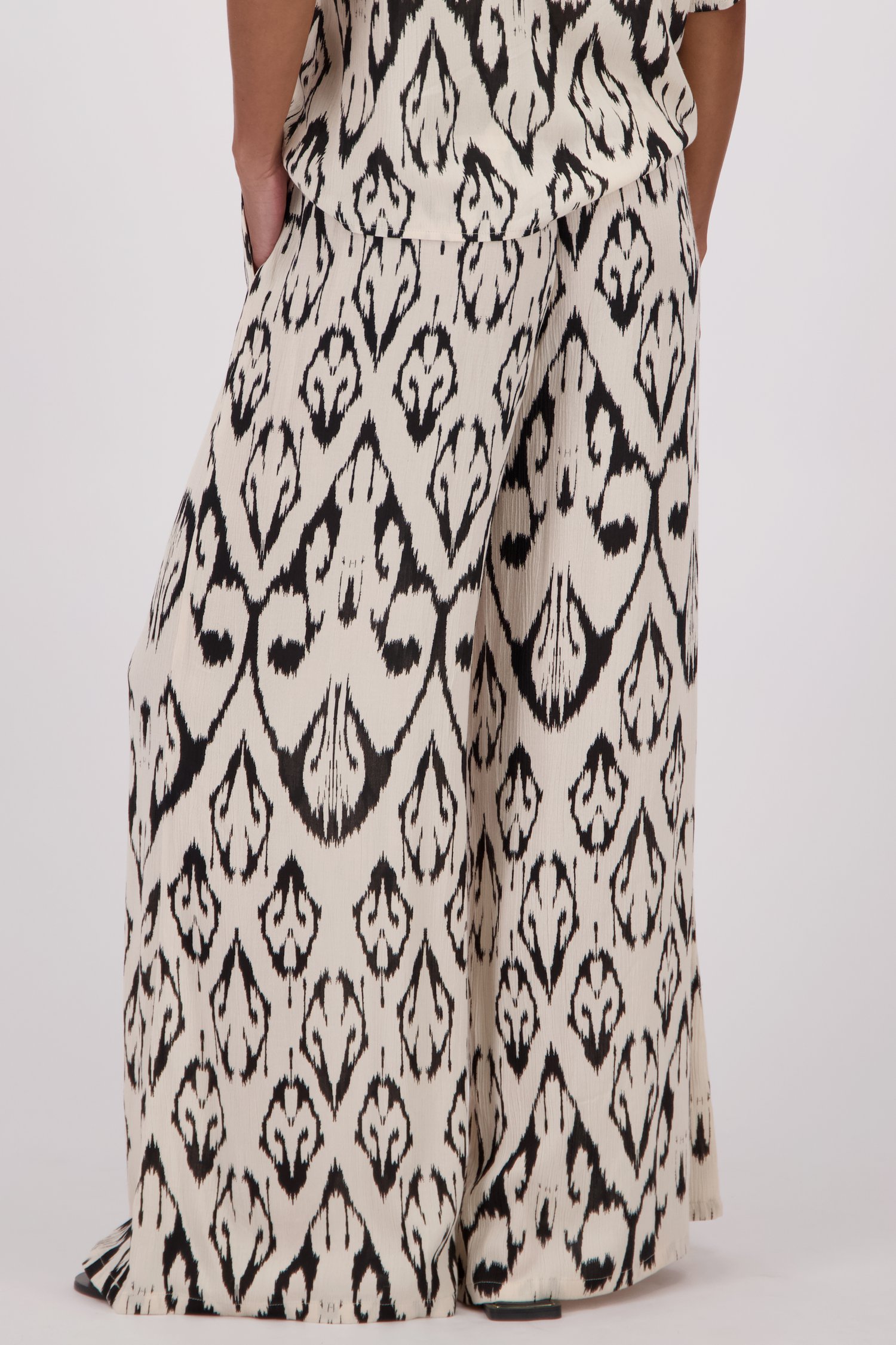 Pantalon large beige clair avec imprimé noir de JDY pour Femmes