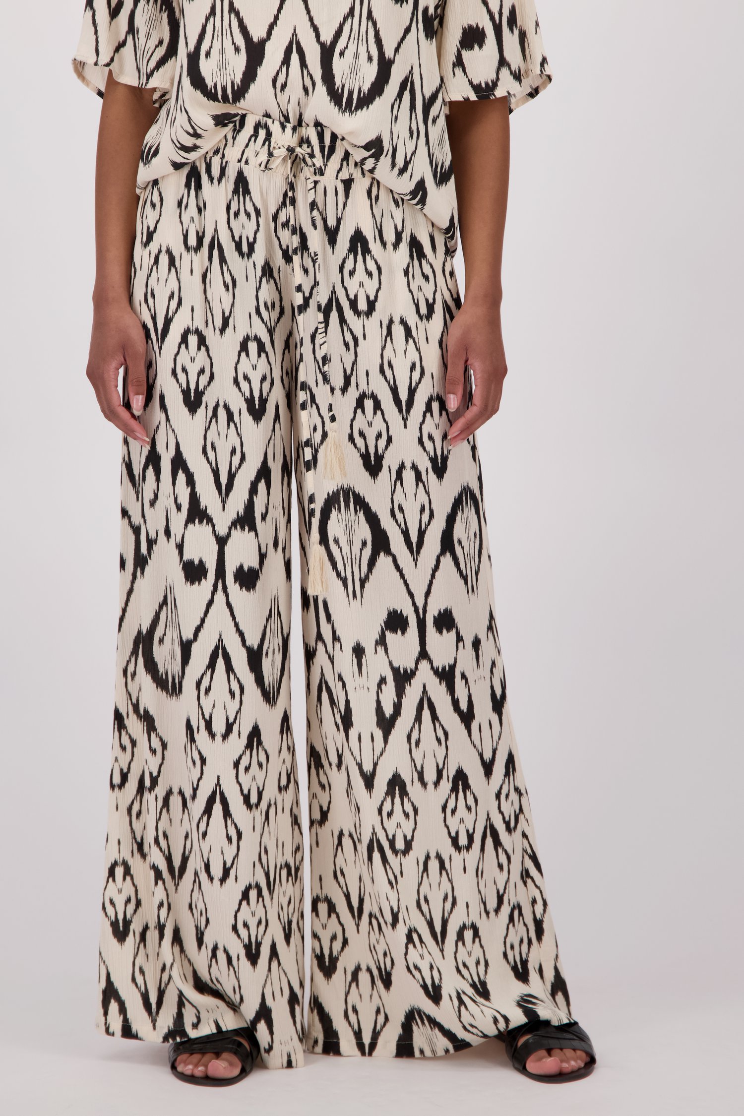 Pantalon large beige clair avec imprimé noir de JDY pour Femmes